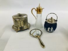 A COLLECTION OF SILVER PLATED WARE TO INCLUDE LIDDED CADDY,