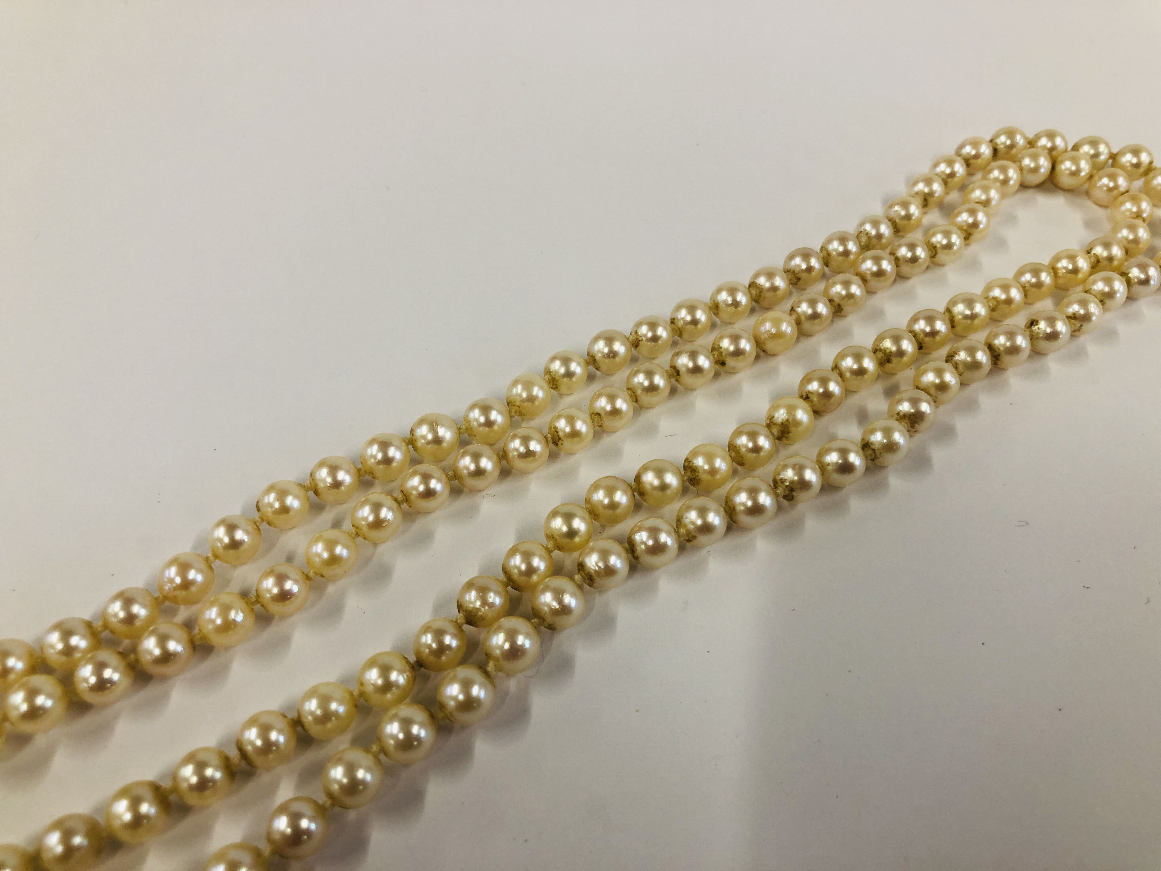 A VINTAGE DOUBLE ROW PEARL NECKLACE BY "MIKIMOTO" ALONG WITH AN ORIGINAL VINTAGE MIKIMOTO SILK - Image 5 of 10