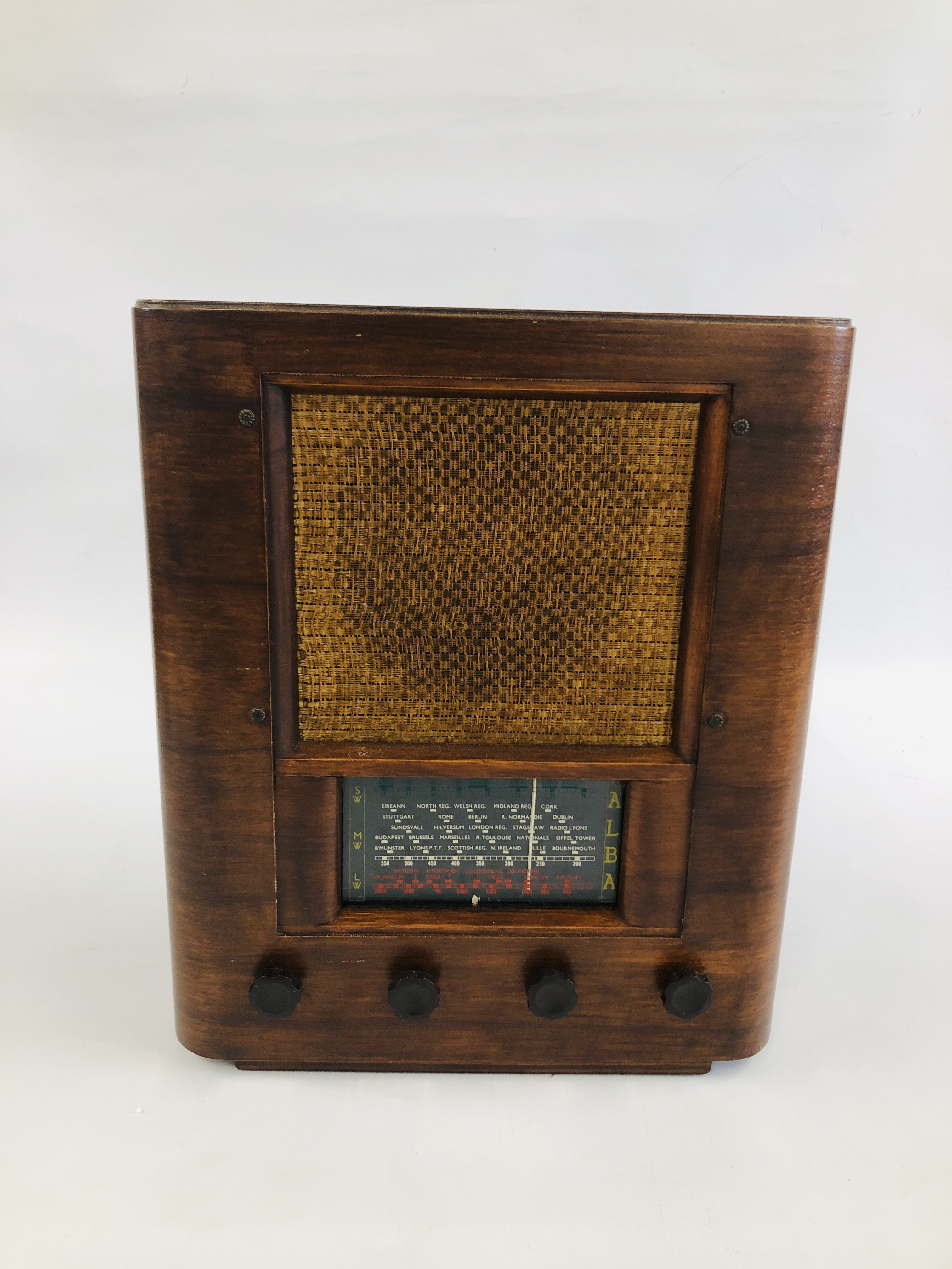 A VINTAGE ALBA RADIO - H 43CM X W 36CM X D 21CM - COLLECTORS ITEM ONLY - SOLD AS SEEN.