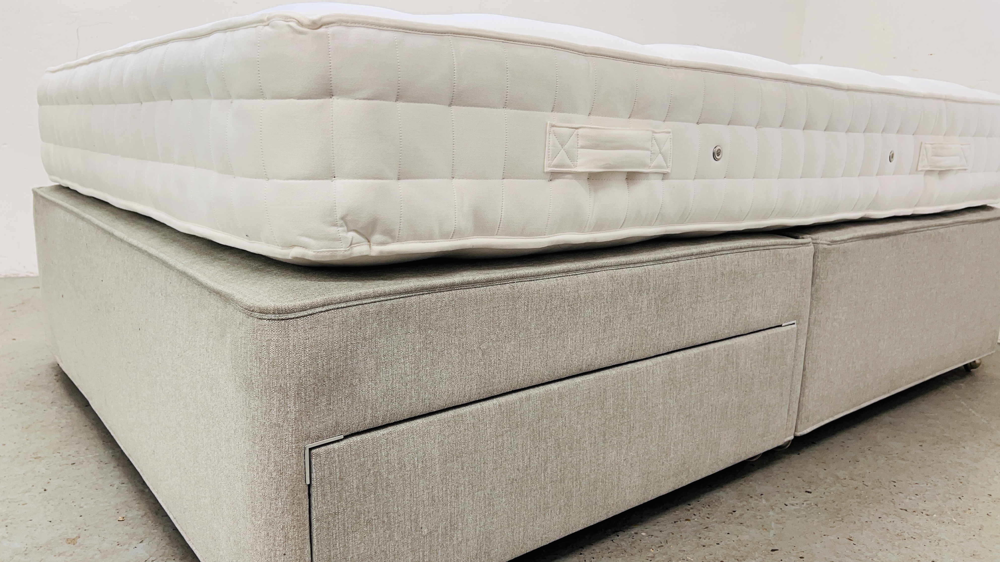 RELYON DOUBLE DIVAN BED WITH HAND CRAFTED HAMSTEAD POCKET SPRUNG MATTRESS AND DRAWER BASE. - Image 6 of 8