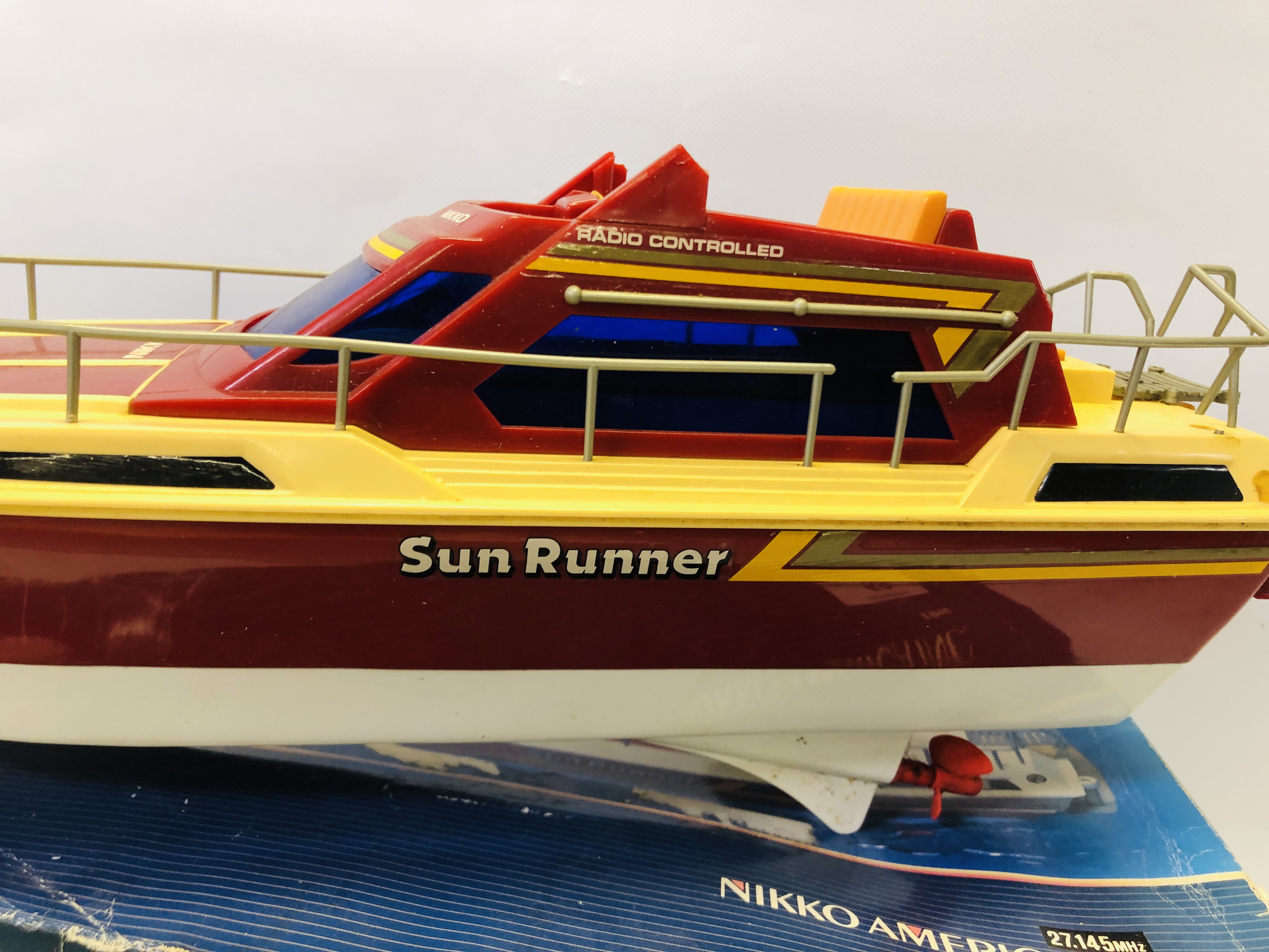 NIKKO AMERICAINC RADIO CONTROL CARIBIC STAR SUN RUNNER SPEED BOAT WITH ORIGINAL BOX AND - Image 3 of 9