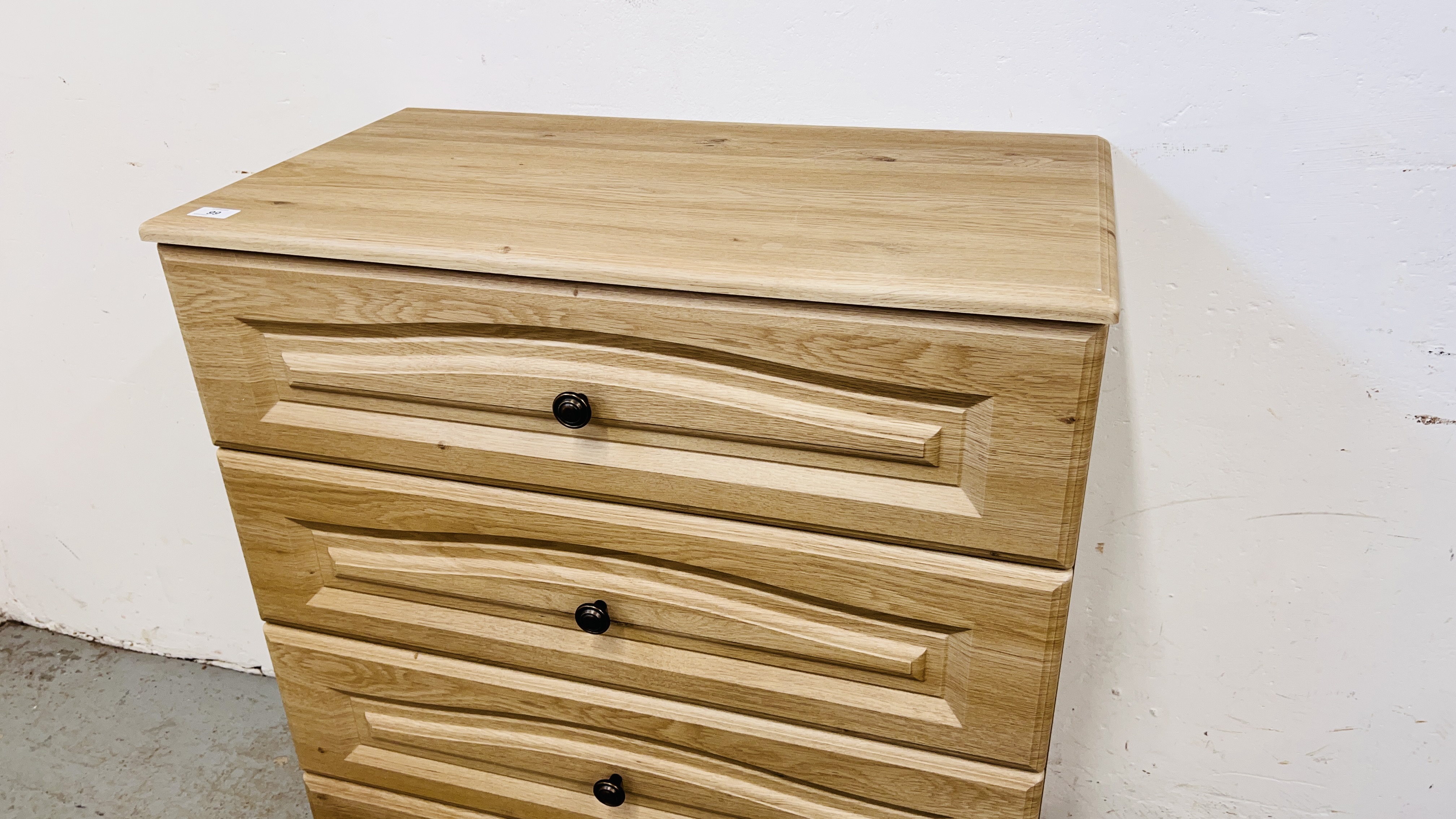 A MODERN LIGHT OAK FINISH FOUR DRAWER BEDROOM CHEST - W 77CM. D 41CM. H 93CM. - Image 3 of 5