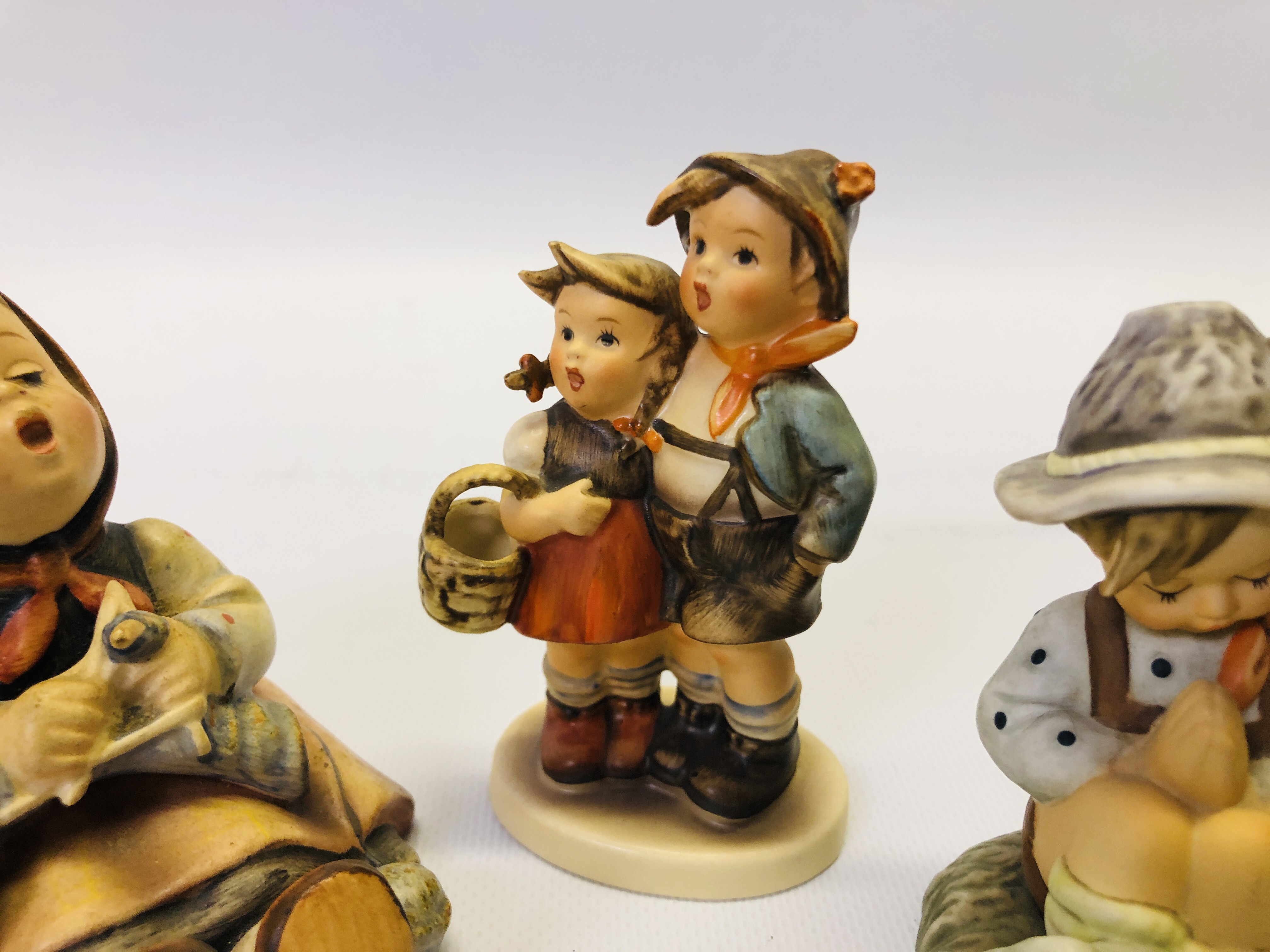 A GROUP OF 6 ASSORTED "GOEBEL" CABINET ORNAMENTS T O INCLUDE "LITTLE HELPER" NATURES PRAYER BH55 - Image 4 of 10