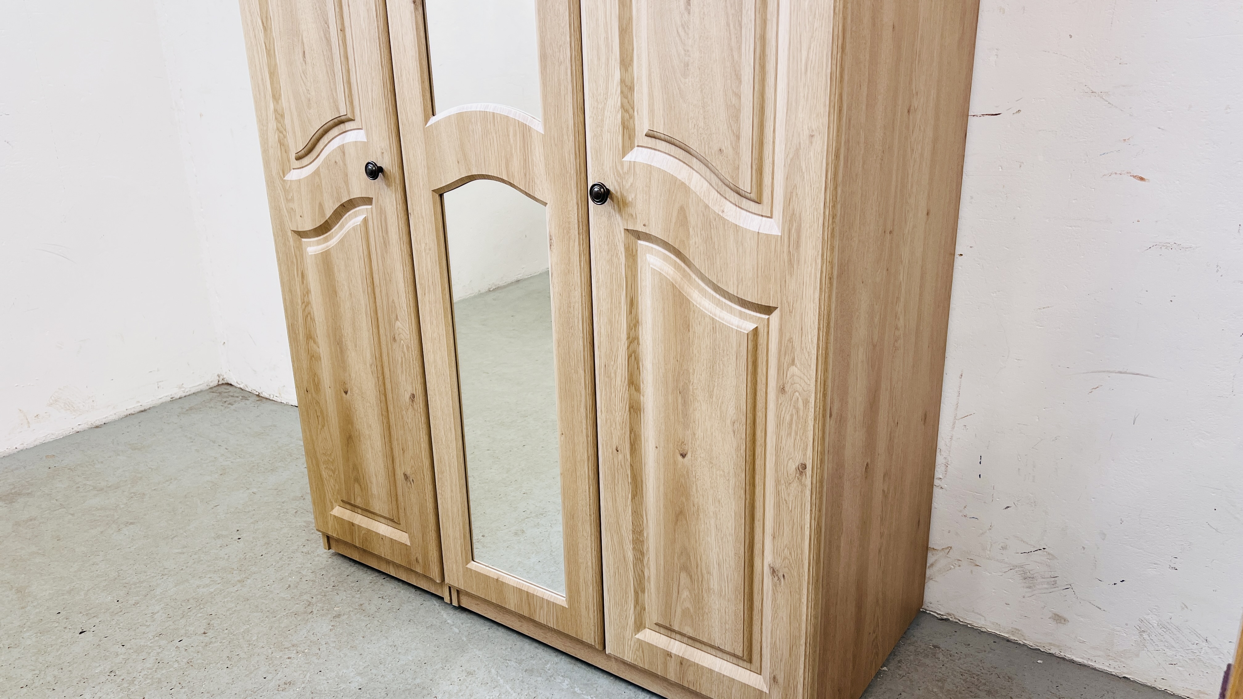 A MODERN LIGHT OAK FINISH TRIPLE WARDROBE WITH CENTRAL MIRRORED DOOR (TWO SECTION), W 115CM, D 52CM, - Image 4 of 8