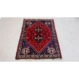 AN EASTERN RED PATTERN RUG W 115CM X L 160CM.