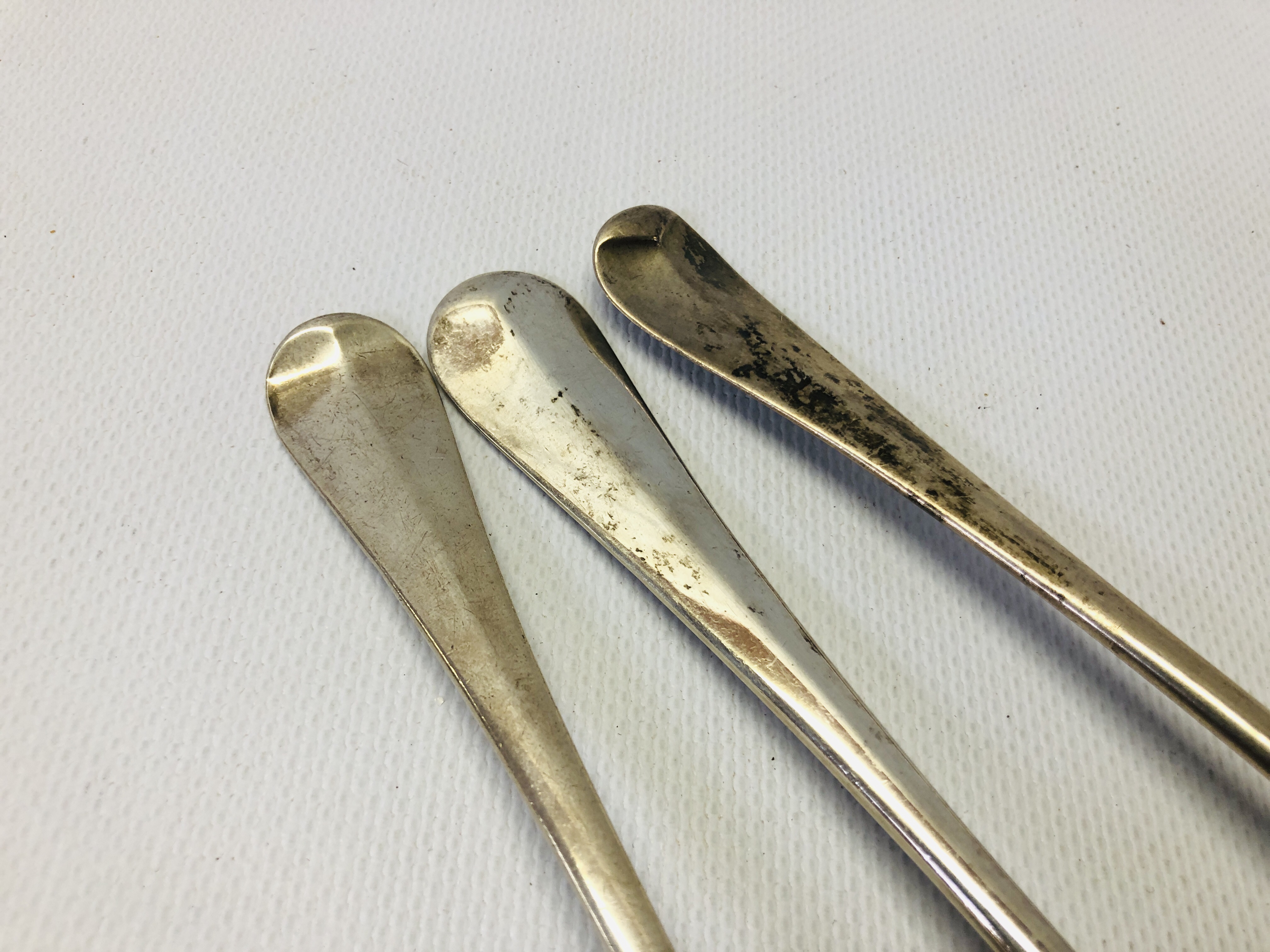 3 MID-C18TH HANOVERIAN PATTERN RAT-TAIL SILVER SERVING SPOONS (170g) - Image 3 of 9