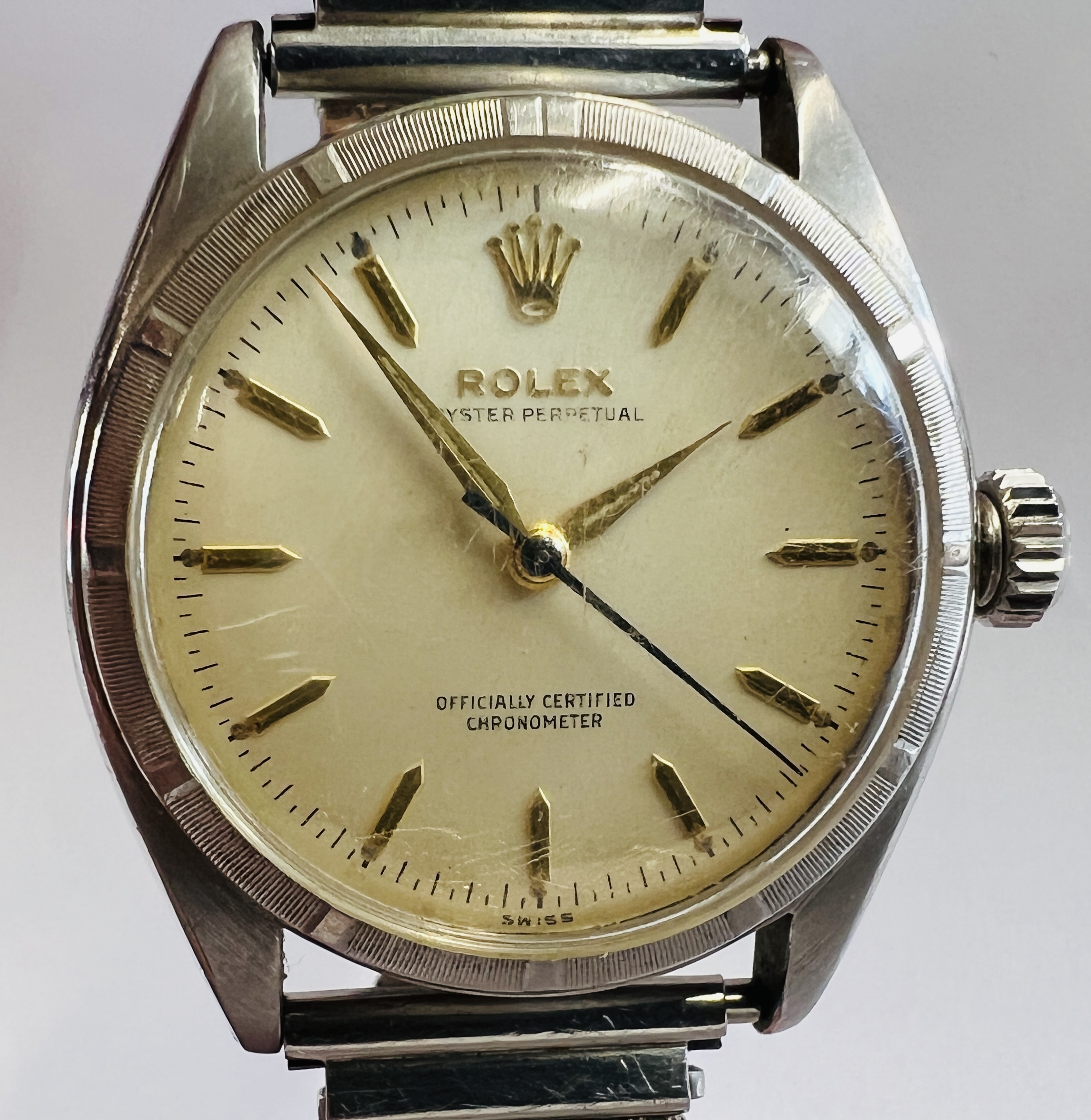 A 1960's ROLEX OYSTER PERPTUAL AUTOMATIC WRIST WATCH ON EXPANDABLE STRAP STAMPED 6085 MODEL F D E - Image 9 of 19