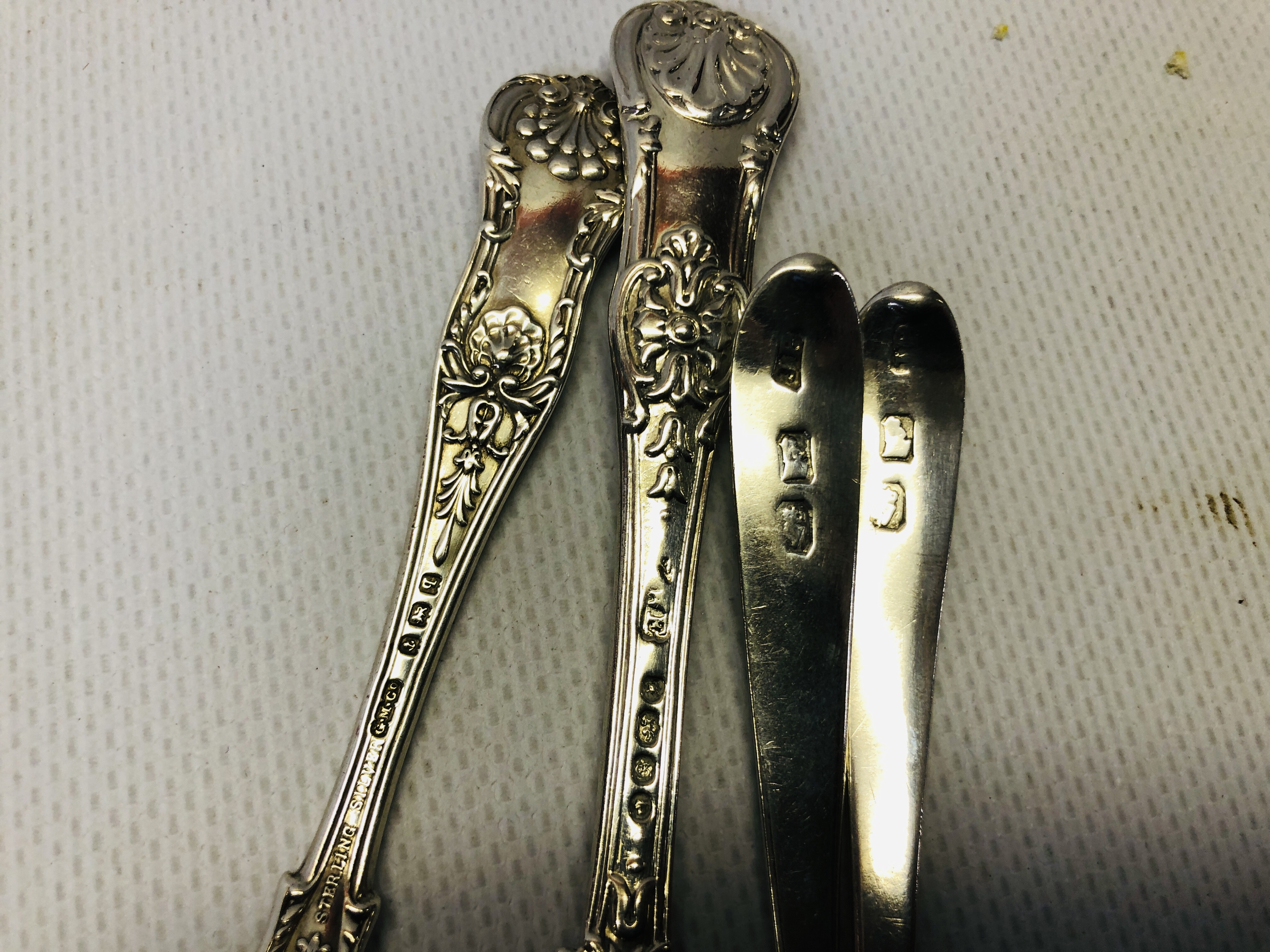 12 VARIOUS SILVER TEASPOONS, MAINLY GEORGIAN, SOME PAIRS, DIFFERENT DATES, - Image 8 of 9