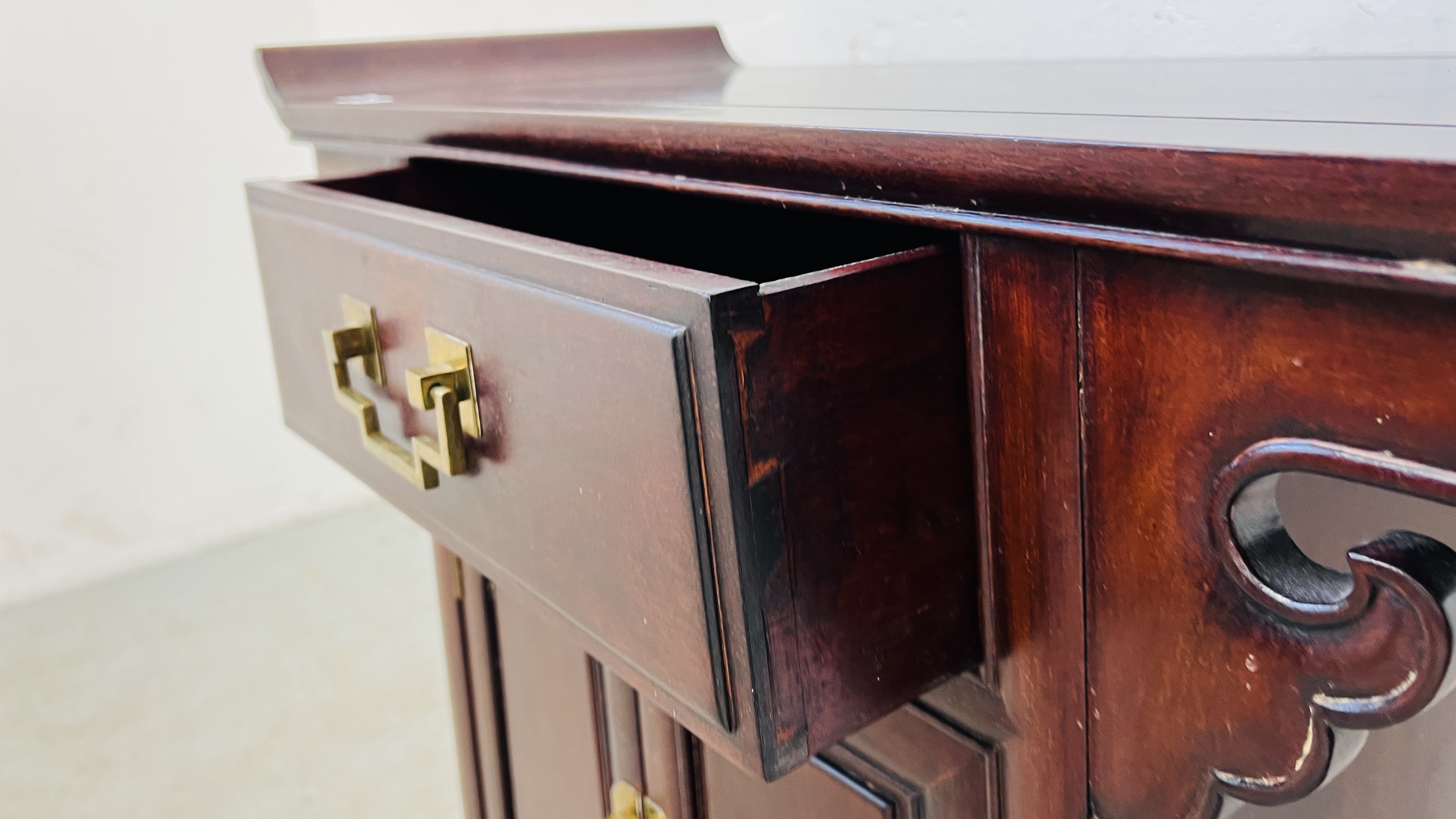 A CHINESE HARDWOOD ALTAR CABINET WITH SINGLE DRAWER AND BRASS HANDLES, W 76CM, D 36CM, H 80CM. - Image 7 of 8