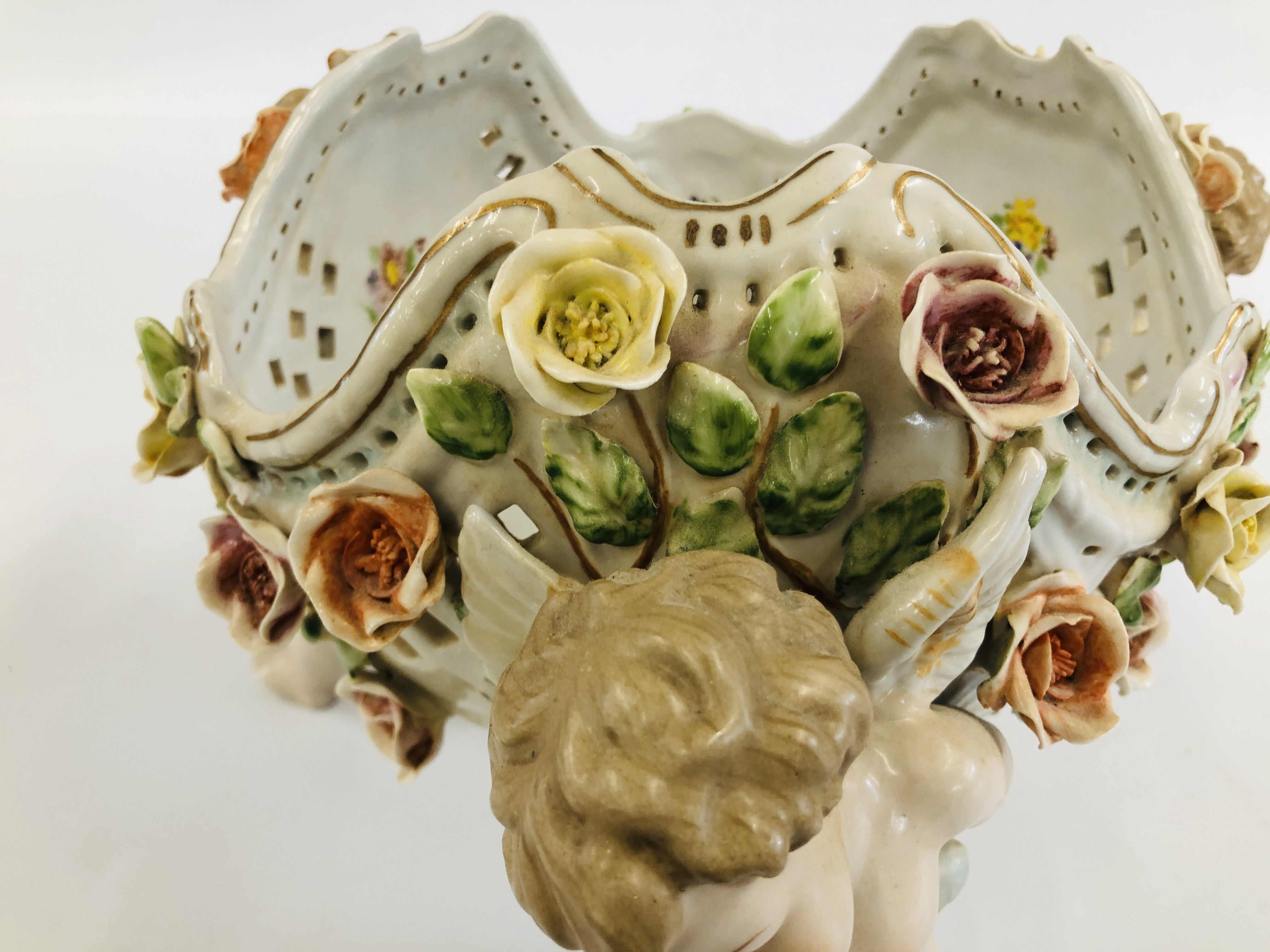 A IMPRESSIVE CONTINENTAL CENTRE PIECE OF CHERUBS AND FLOWERS BEARING MARK CROSS SWORDS - DIAMETER - Image 6 of 16