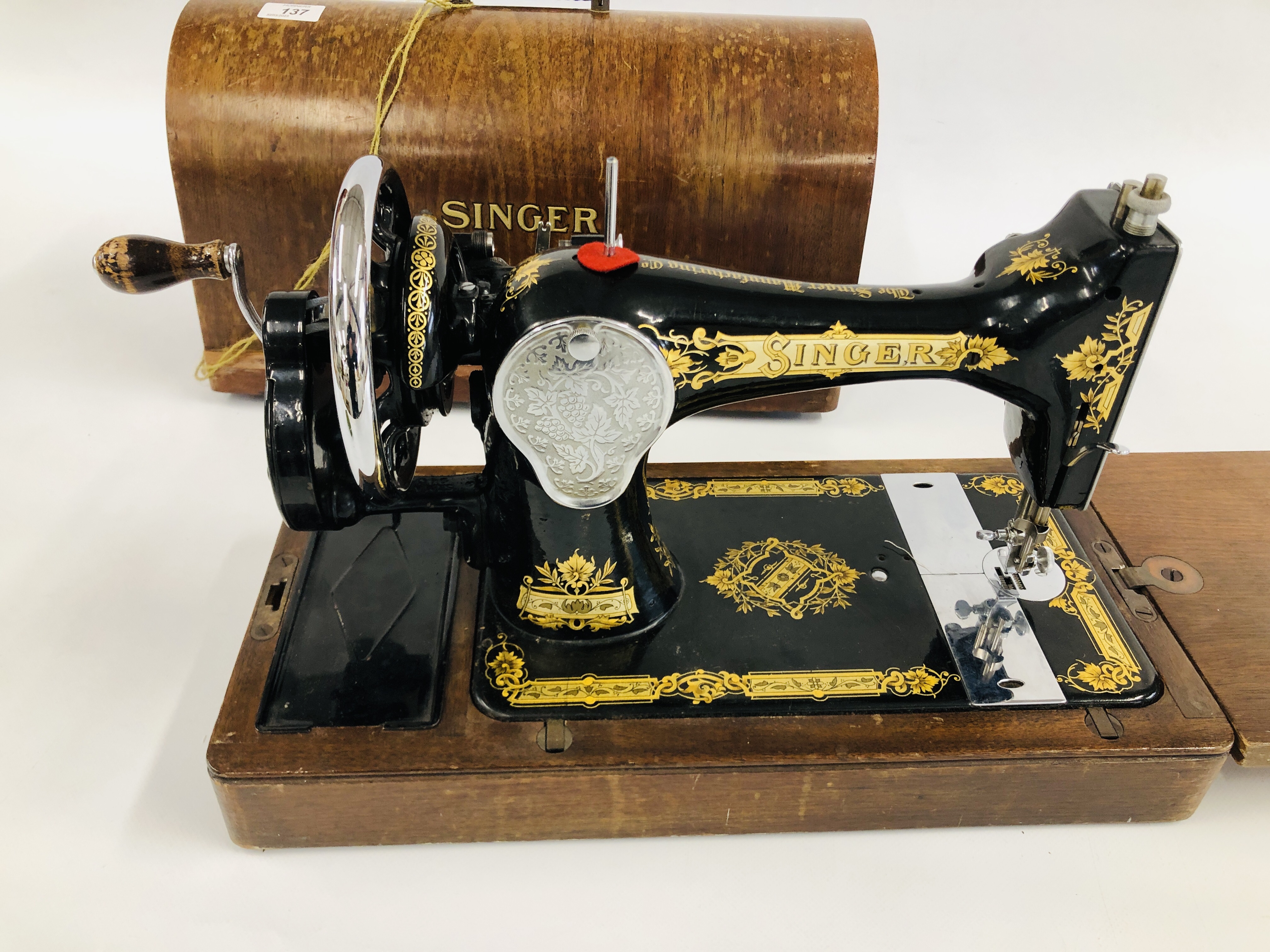 A VINTAGE MANUAL SINGER SEWING MACHINE WITH CASE - MODEL A38. - Image 6 of 7