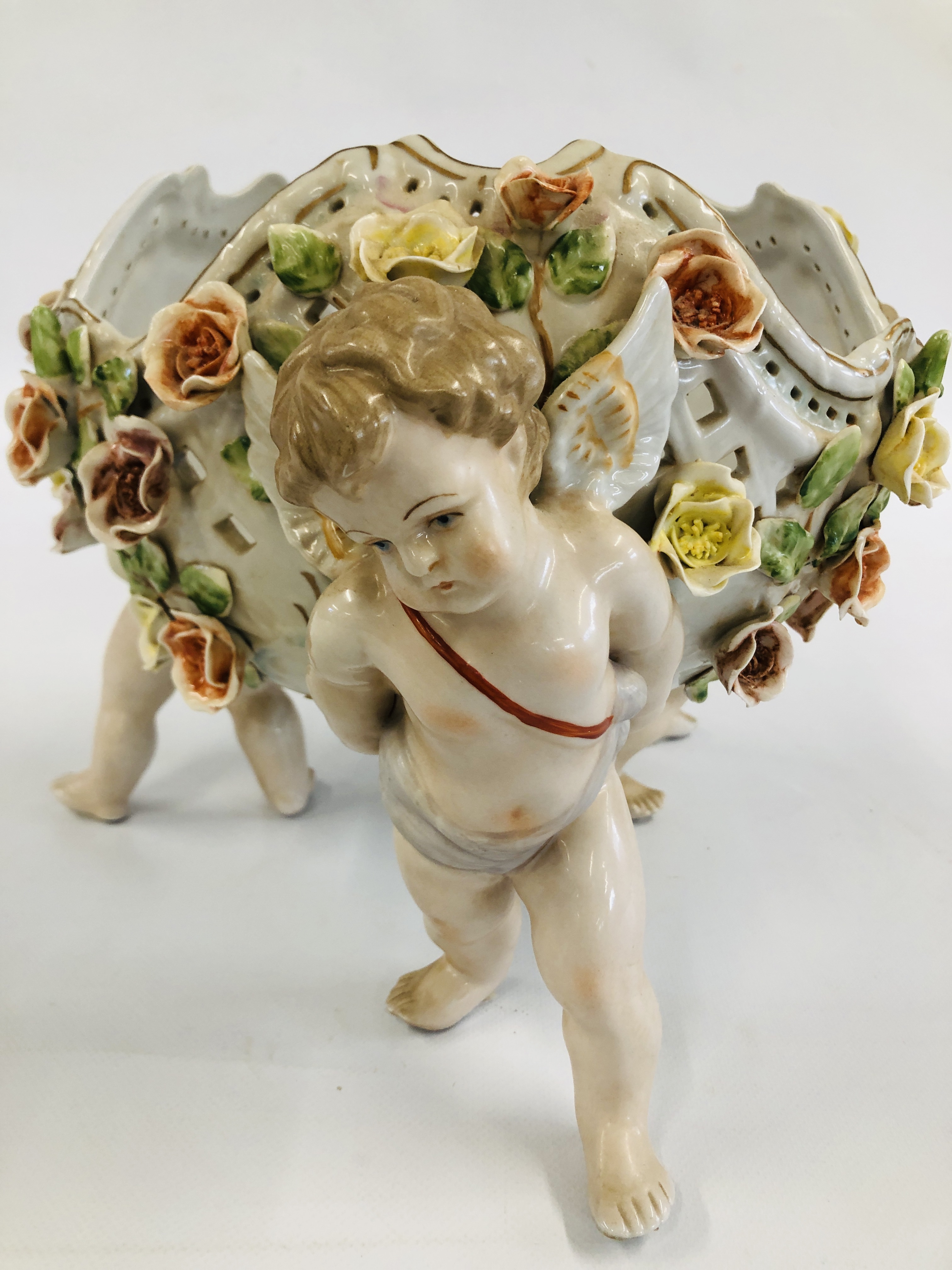 A IMPRESSIVE CONTINENTAL CENTRE PIECE OF CHERUBS AND FLOWERS BEARING MARK CROSS SWORDS - DIAMETER - Image 9 of 16