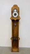 A MODERN LIGHT OAK FINISH "TEMPUS FUOIL" OPEN FRONTED LONGCASE CLOCK WITH CARVED DETAIL HEIGHT 90CM.