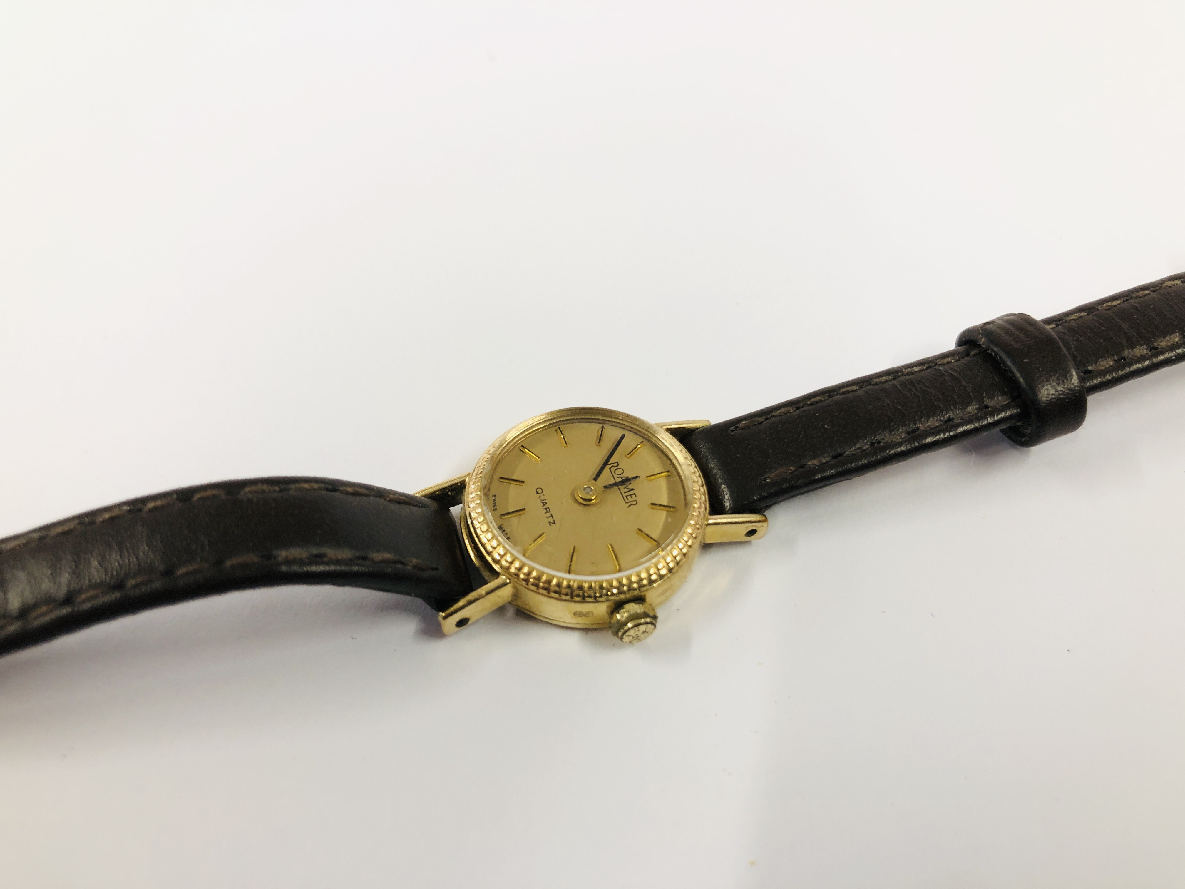 LADIES ROAMER 9CT GOLD CASED WRIST WATCH ON A BROWN LEATHER STRAP. - Image 2 of 12
