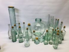 A COLLECTION OF ASSORTED GLASSWARE TO INCLUDE AN EXTENSIVE COLLECTION OF DECORATIVE GLASS BOTTLES,