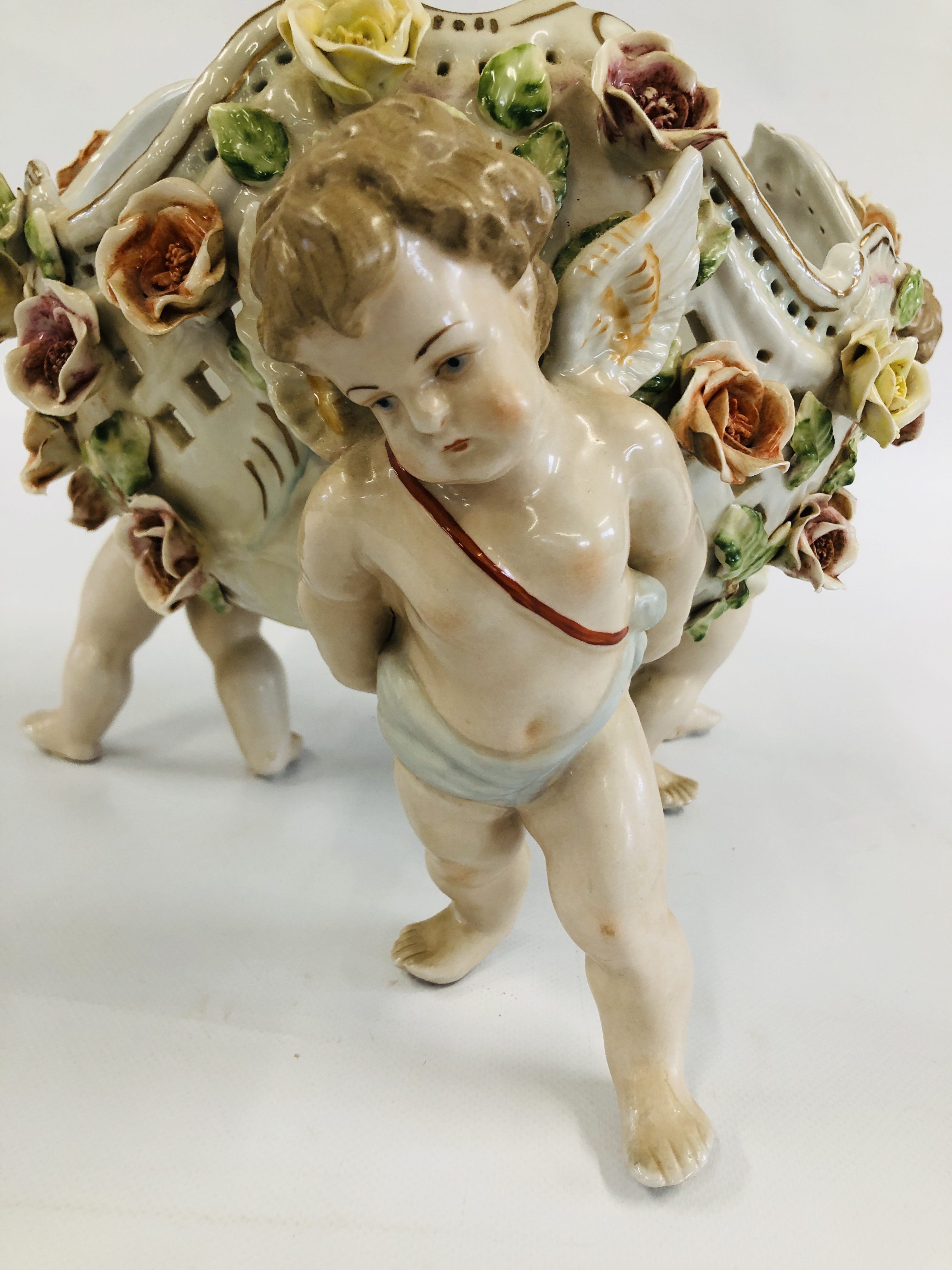 A IMPRESSIVE CONTINENTAL CENTRE PIECE OF CHERUBS AND FLOWERS BEARING MARK CROSS SWORDS - DIAMETER - Image 5 of 16