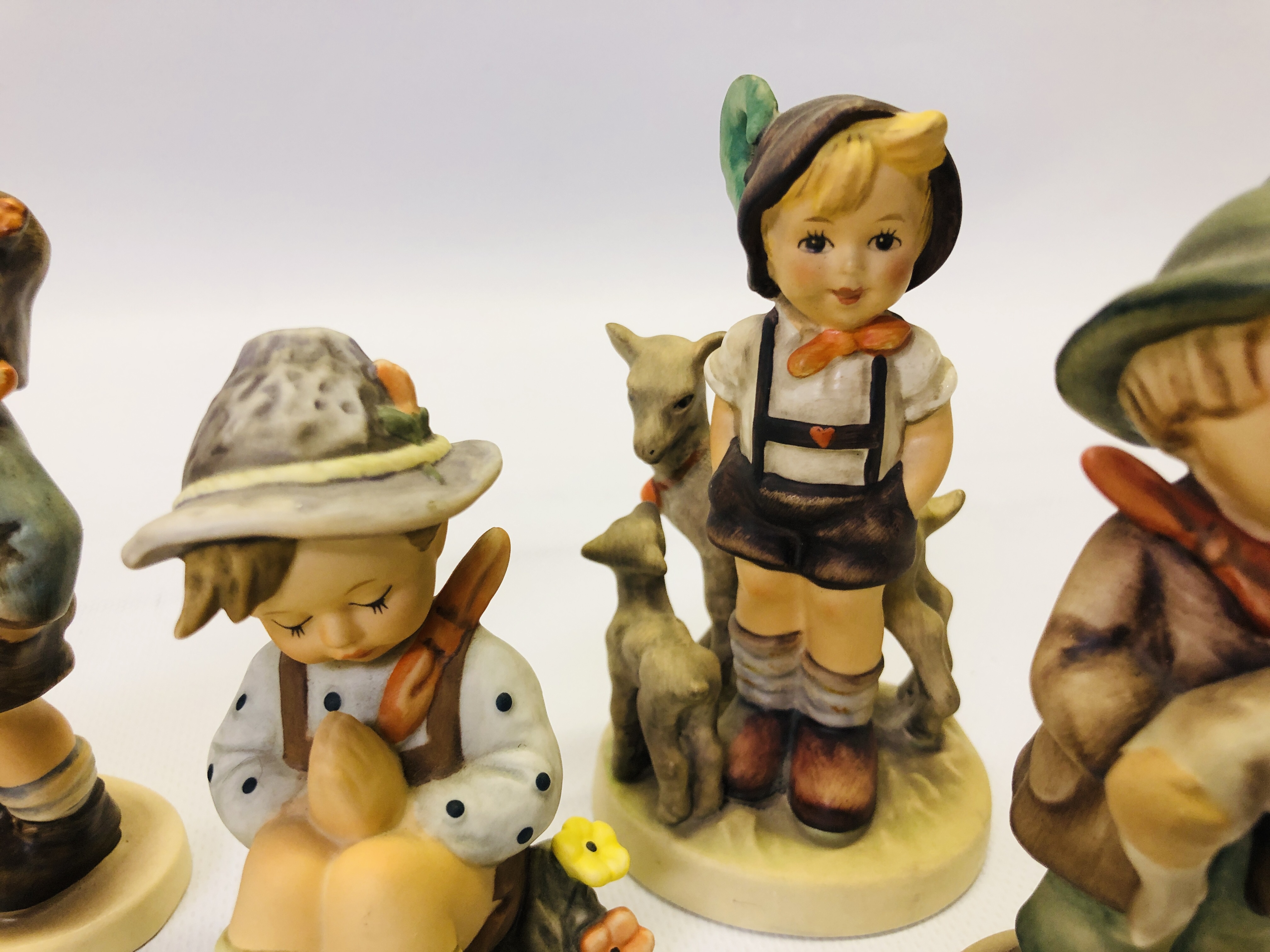 A GROUP OF 6 ASSORTED "GOEBEL" CABINET ORNAMENTS T O INCLUDE "LITTLE HELPER" NATURES PRAYER BH55 - Image 6 of 10