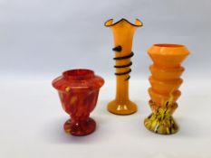 A GROUP OF 3 ART GLASS VASES.