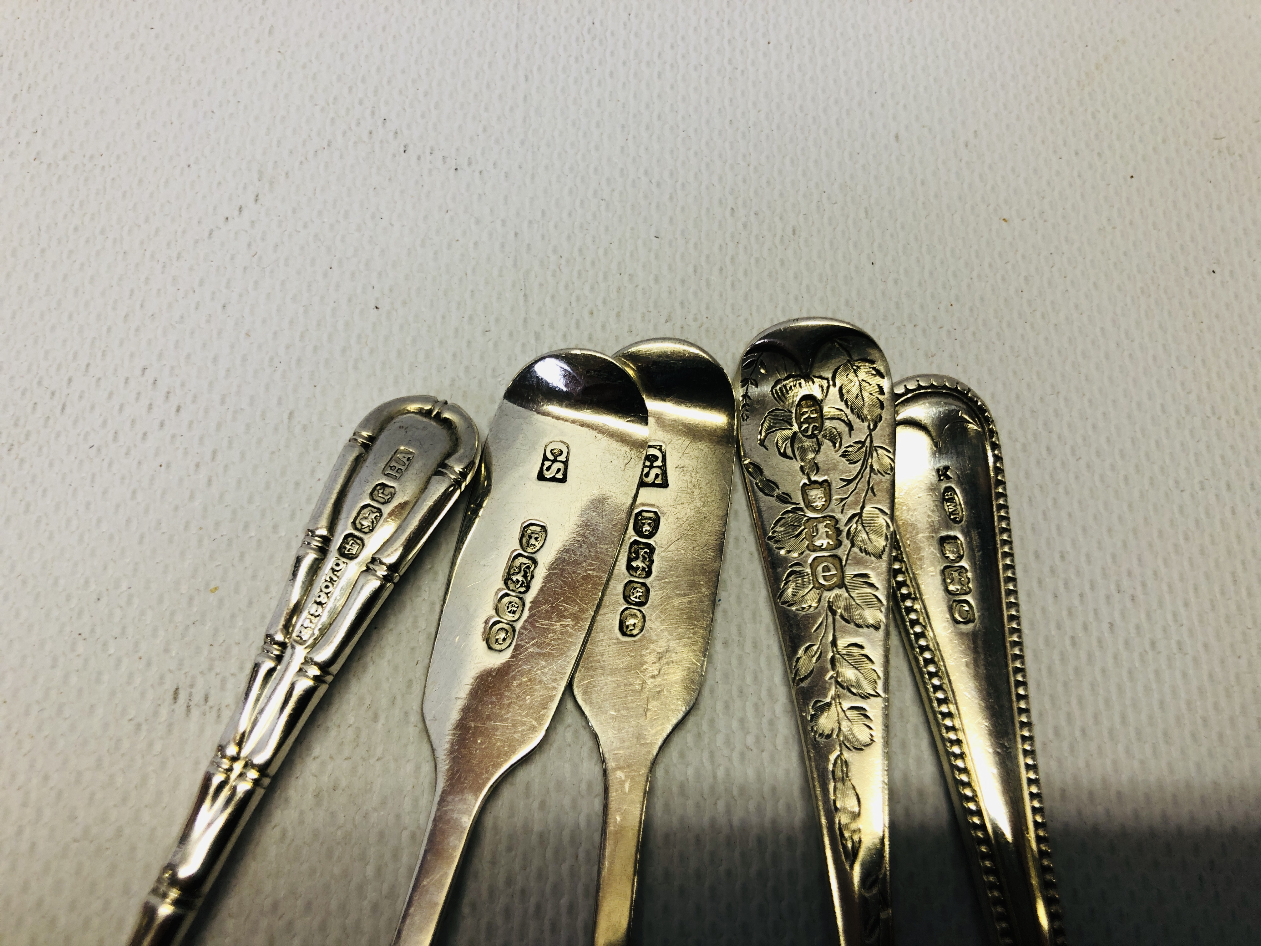 12 VARIOUS SILVER TEASPOONS, MAINLY GEORGIAN, SOME PAIRS, DIFFERENT DATES, - Image 6 of 9