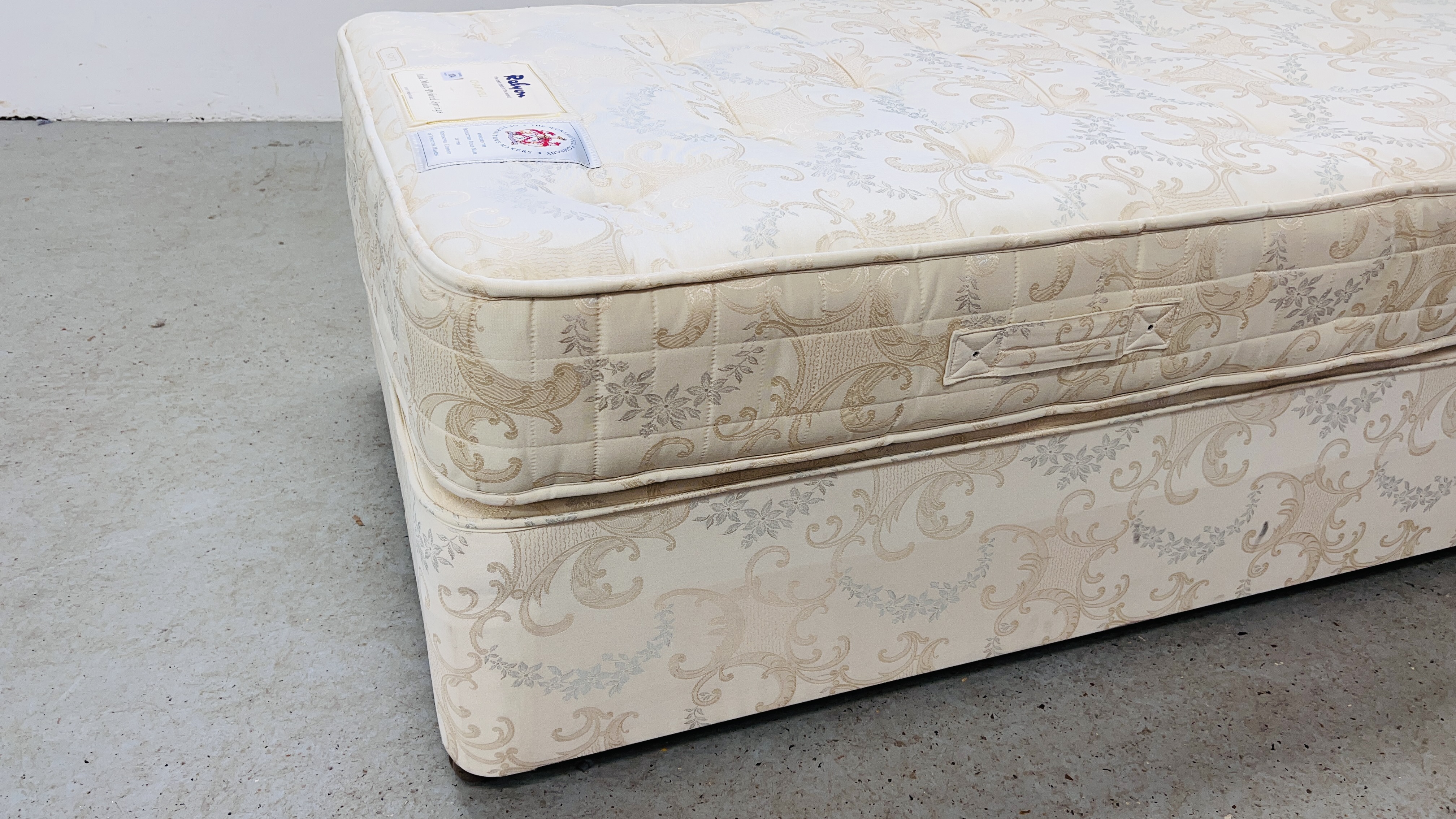 RELYON SINGLE DIVAN BED WITH CHARTWELL HAND MADE POCKET SPRUNG MATTRESS. - Image 6 of 6