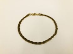 A BRACELET MARKED 9CT GOLD.