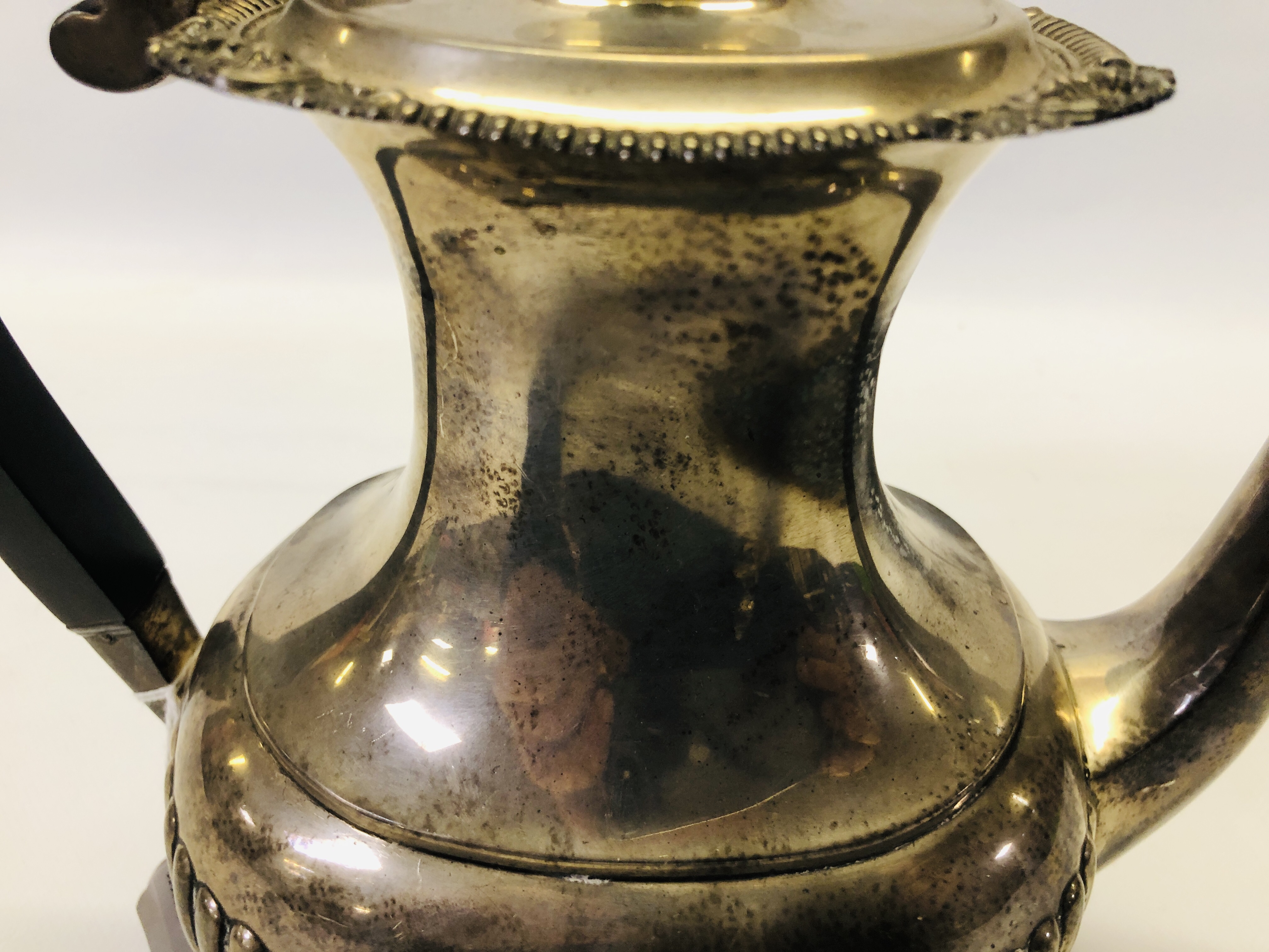 A SILVER COFFEE POT, HAVING AGADROONED BODY, BARNARD & SON, - Image 20 of 27