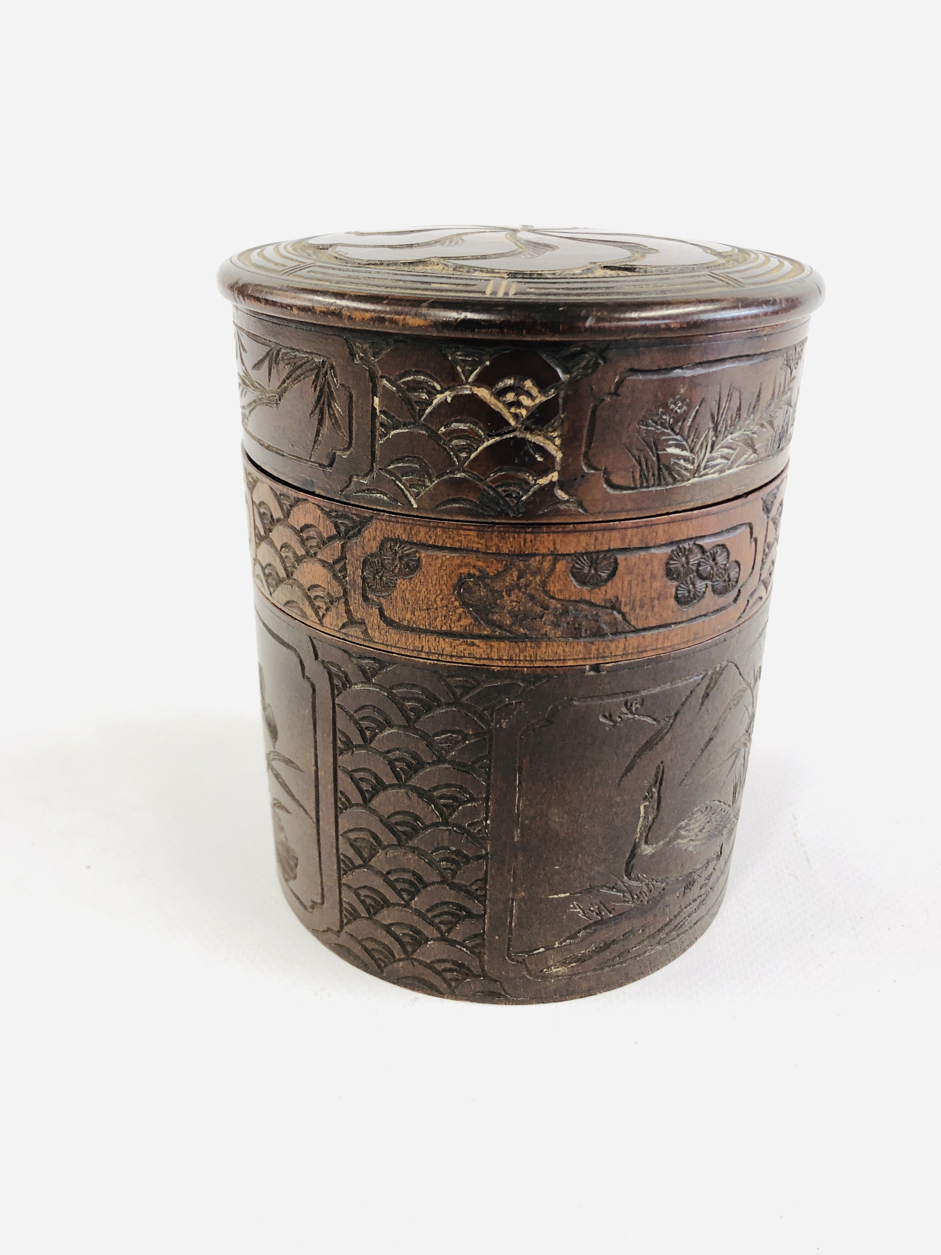 A HAND CARVED CYLINDRICAL DIVISIONAL CONTAINER DECORATED WITH BIRDS AND FOLIAGE - HEIGHT 14CM, - Image 3 of 8