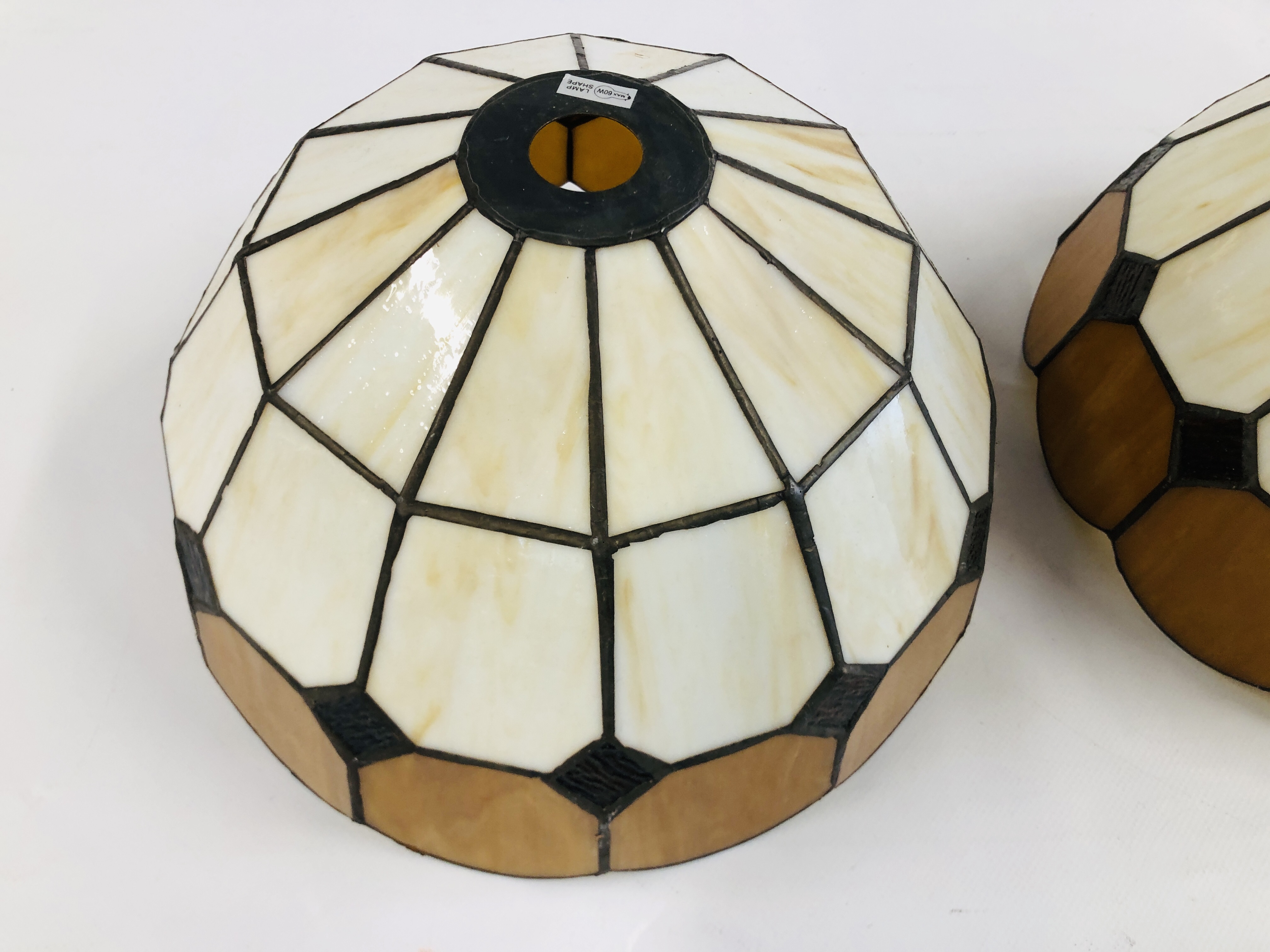 A PAIR OF TIFFANY STYLE LAMP SHADES. - Image 3 of 6