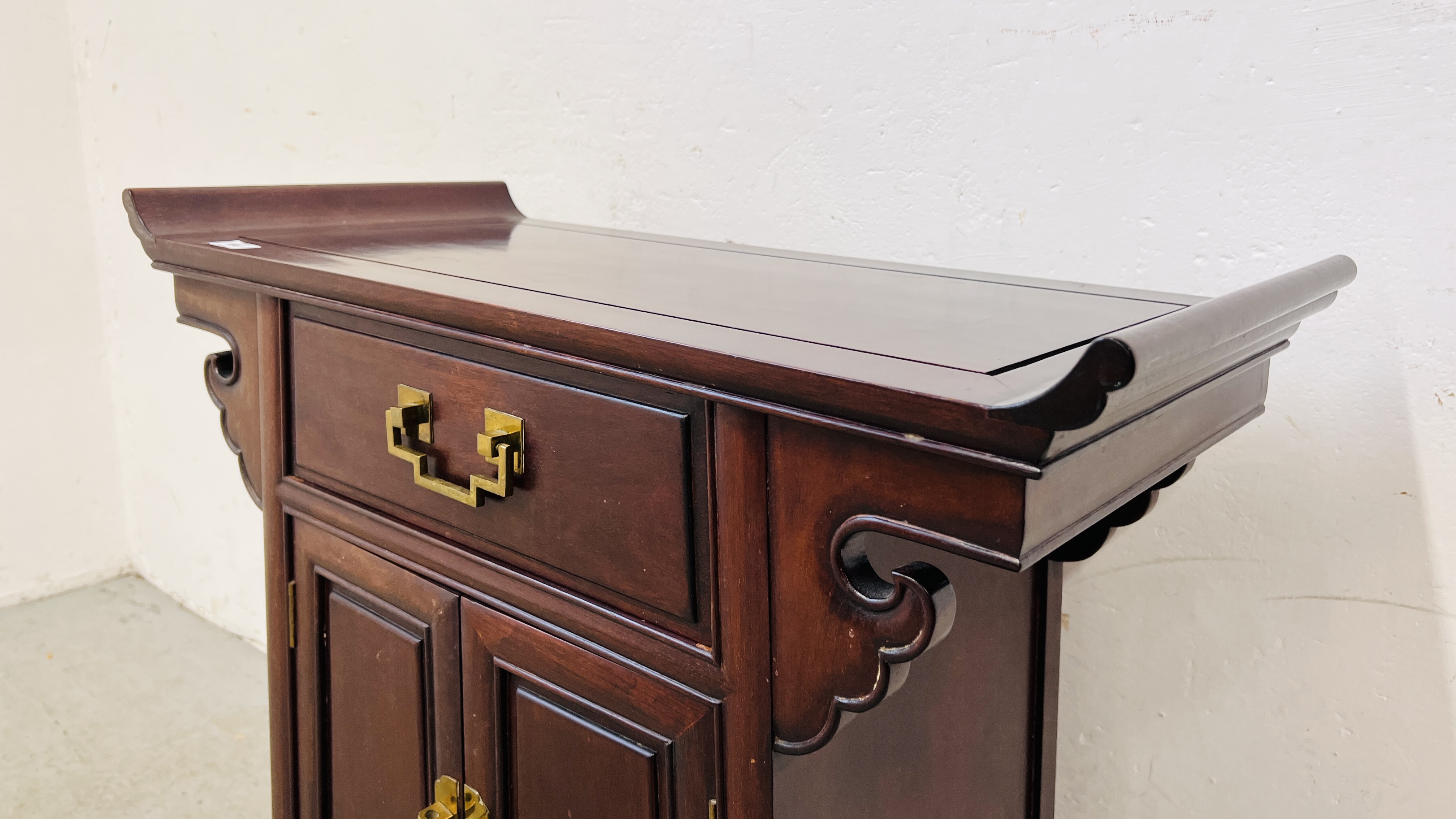 A CHINESE HARDWOOD ALTAR CABINET WITH SINGLE DRAWER AND BRASS HANDLES, W 76CM, D 36CM, H 80CM. - Image 4 of 8