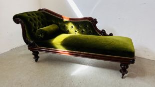 A VICTORIAN MAHOGANY FRAMED CHAISE LONGUE FINISHED IN GREEN VELOUR.