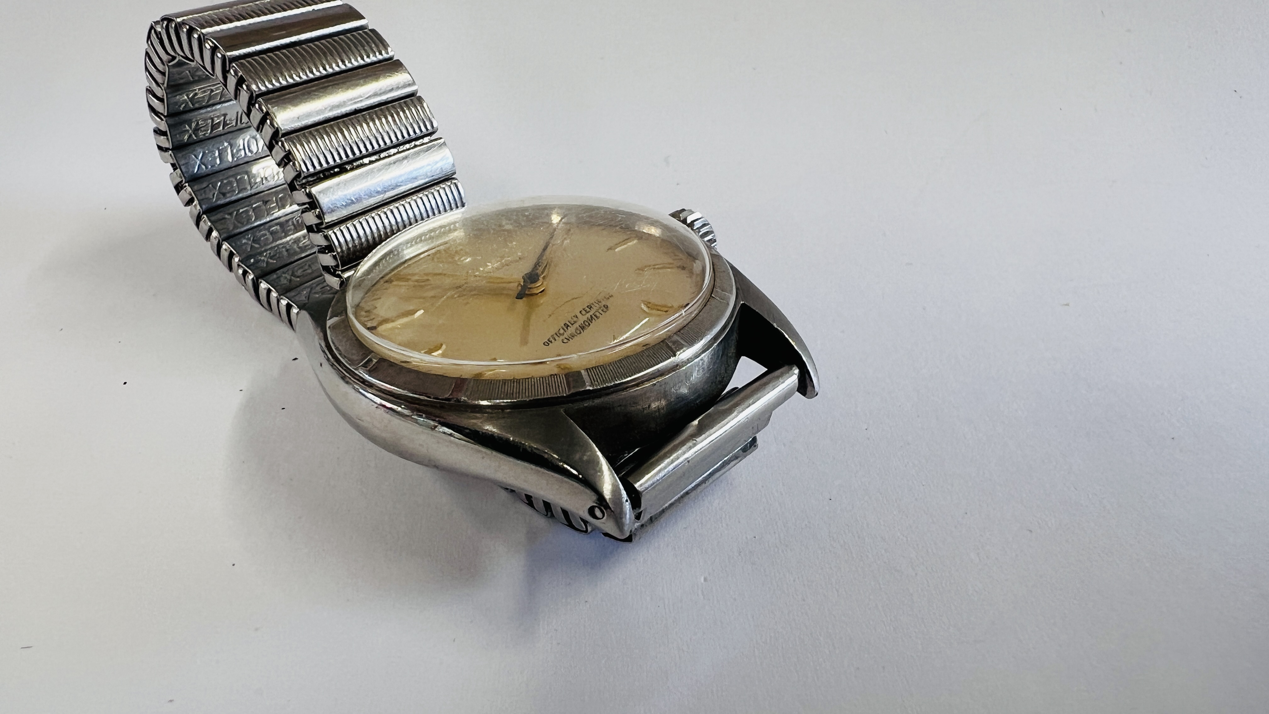 A 1960's ROLEX OYSTER PERPTUAL AUTOMATIC WRIST WATCH ON EXPANDABLE STRAP STAMPED 6085 MODEL F D E - Image 15 of 19