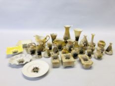 A COLLECTION OF 30 PIECES OF CRESTED CARLTON CHINA "LUCKY WHITE HEATHER" DESIGN TO INCLUDE VASES,