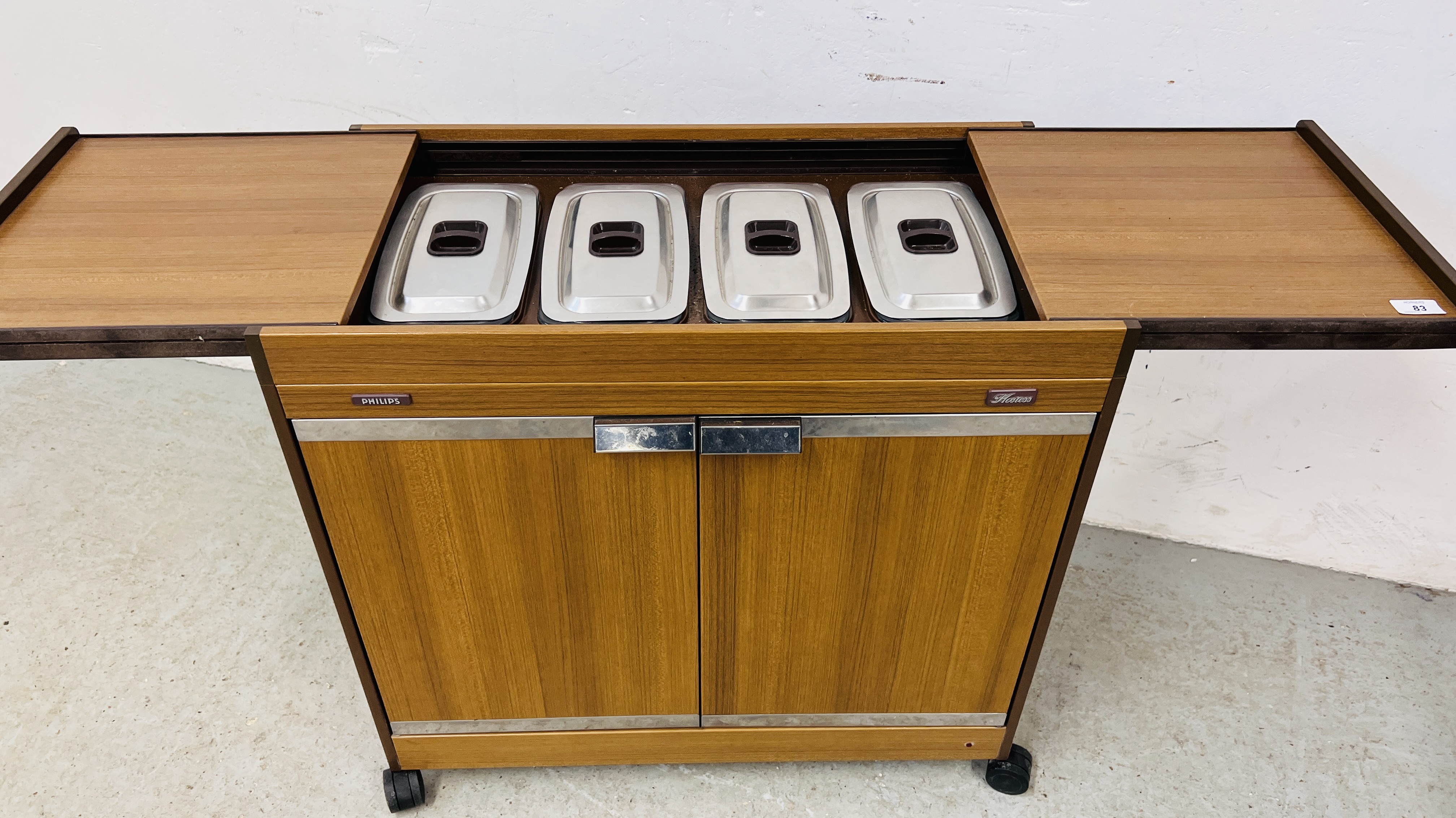 PHILIPS HOSTESS TROLLEY ALONG WITH A PHILIPS HOSTESS 4 SECTION WARMING BUFFET - SOLD AS SEEN. - Image 6 of 7