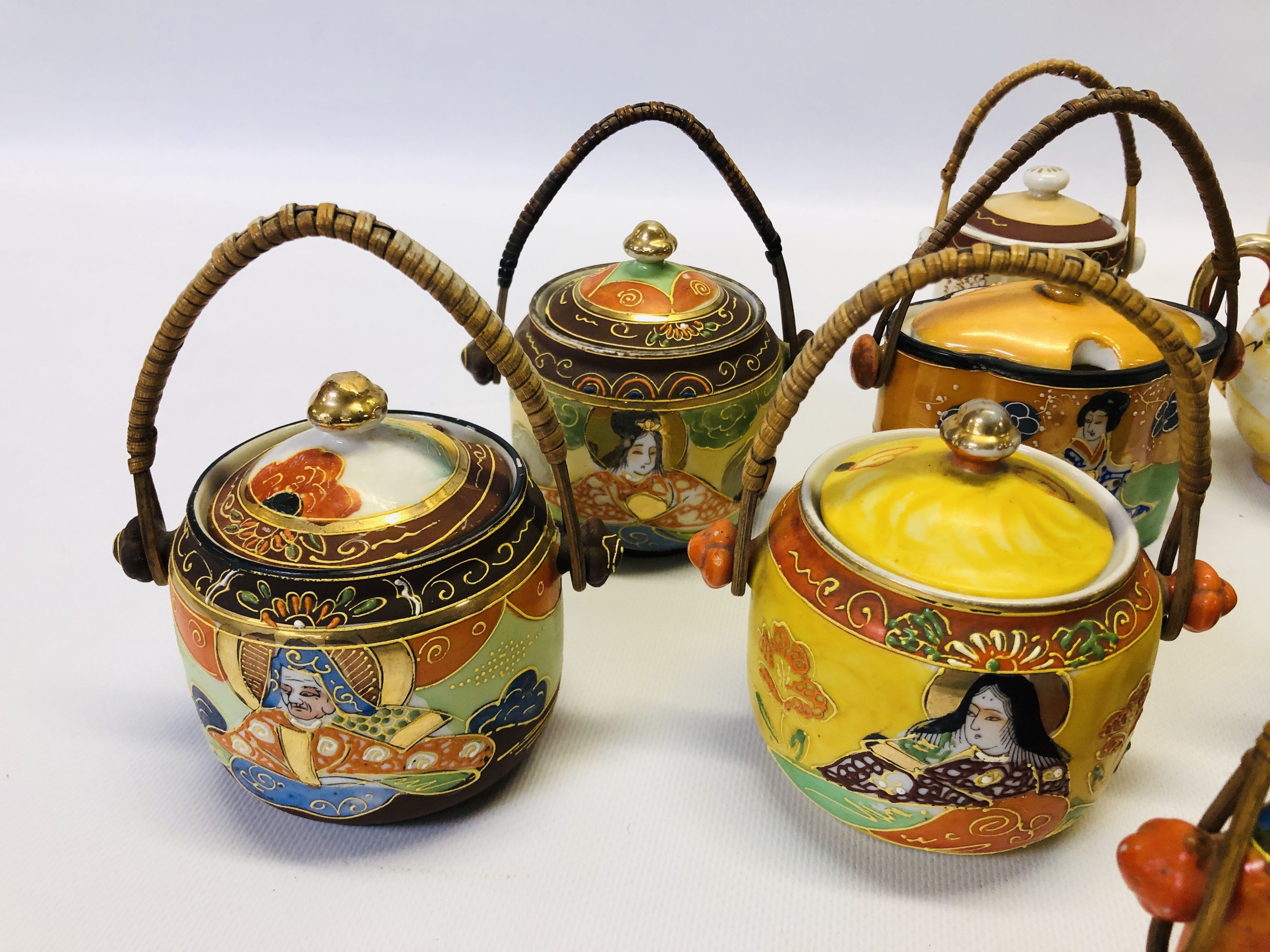 A COLLECTION OF 16 ORIENTAL PATTERN PRESERVE / SUGAR POTS TO INCLUDE SATSUMA EXAMPLES (2 COVERS - Image 2 of 12