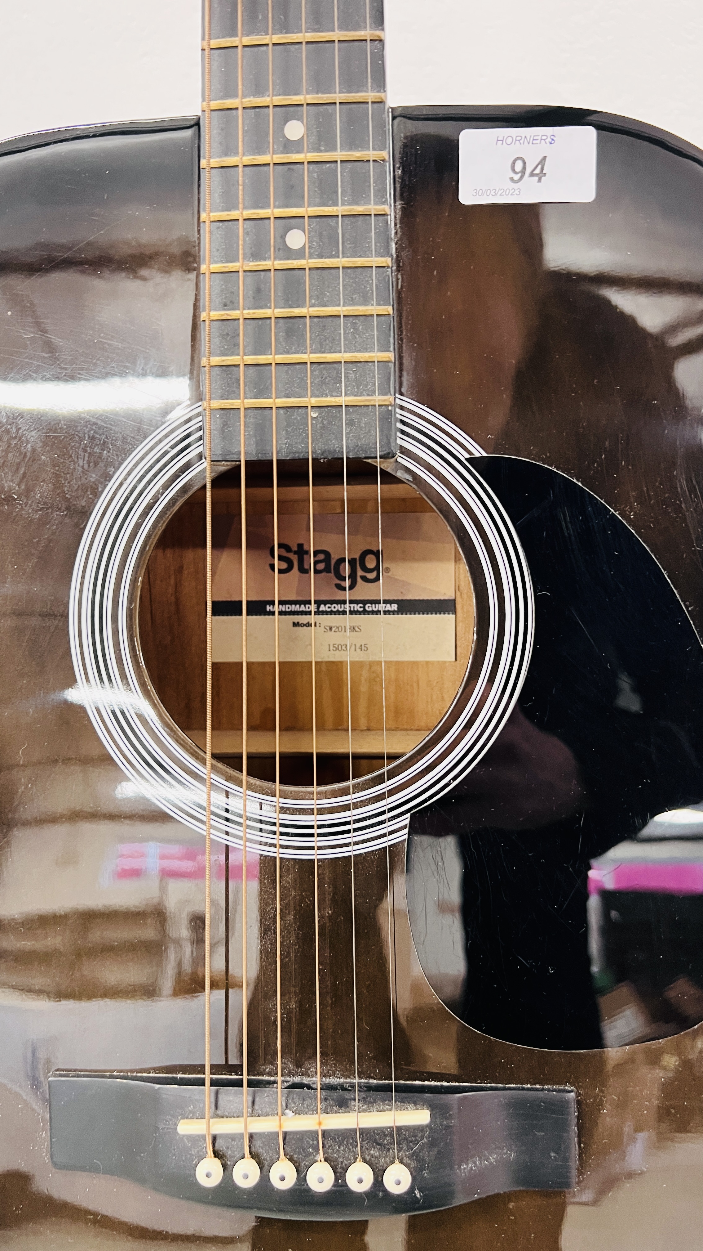 2 ACOUSTIC GUITARS ON STANDS TO INCLUDE STAGG & MARTIN SMITH. - Image 3 of 9