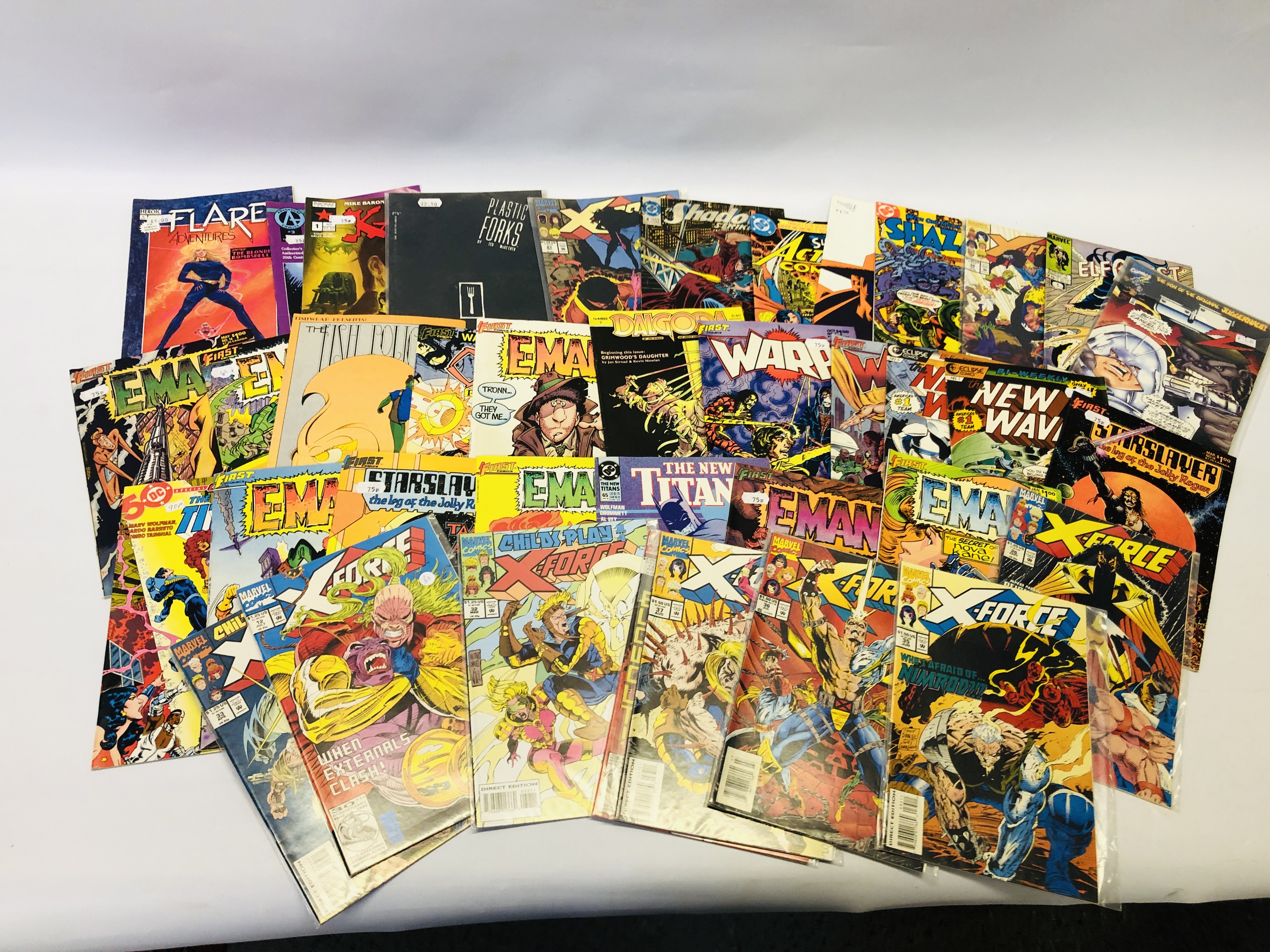 A QUANTITY VINTAGE AMERICAN AND BRITISH MARVEL COMICS FROM 1970'S TO 1990'S INCLUDING CD'S, - Image 6 of 6