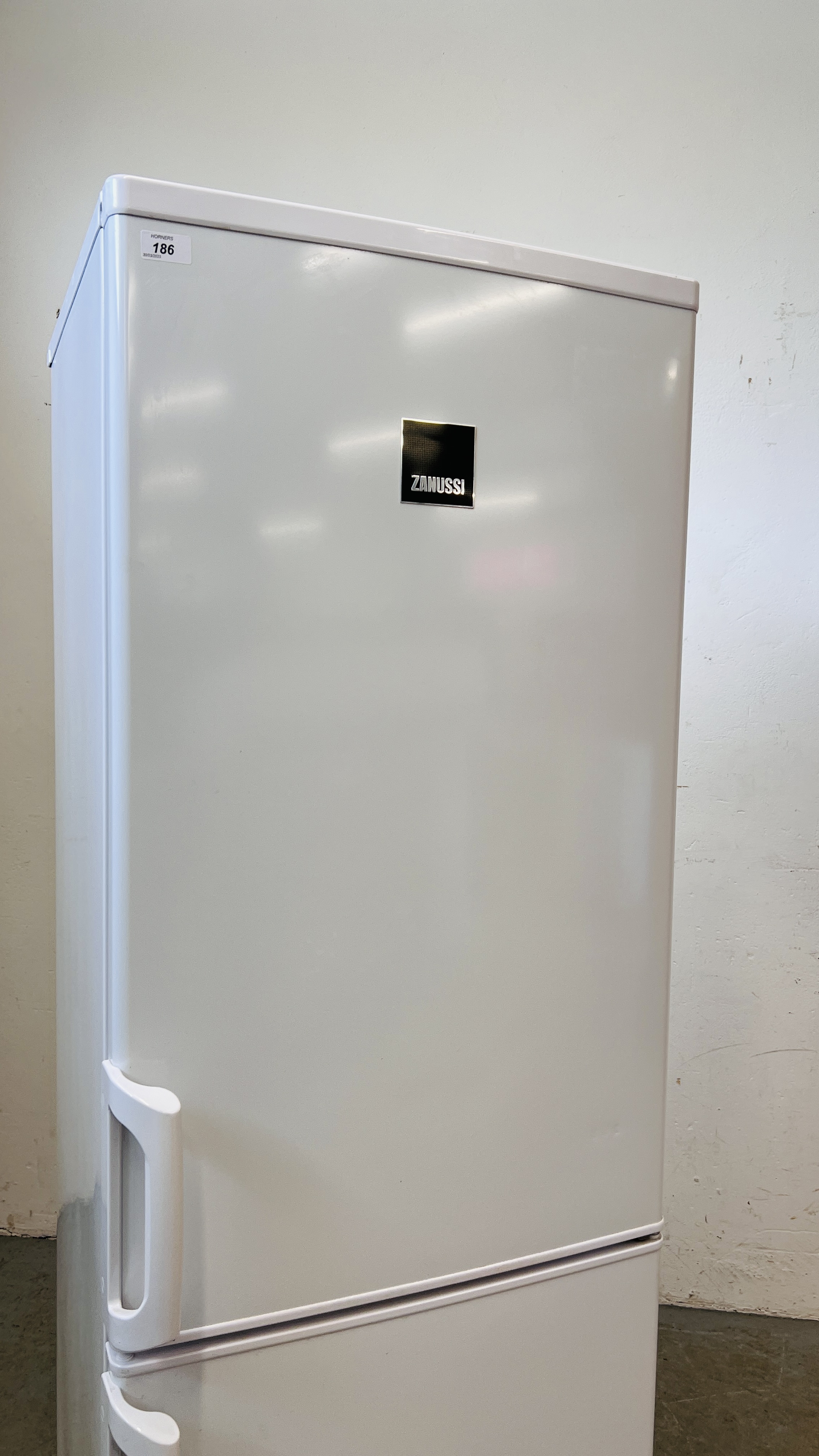 ZANUSSI FRIDGE FREEZER - SOLD AS SEEN. - Image 2 of 8