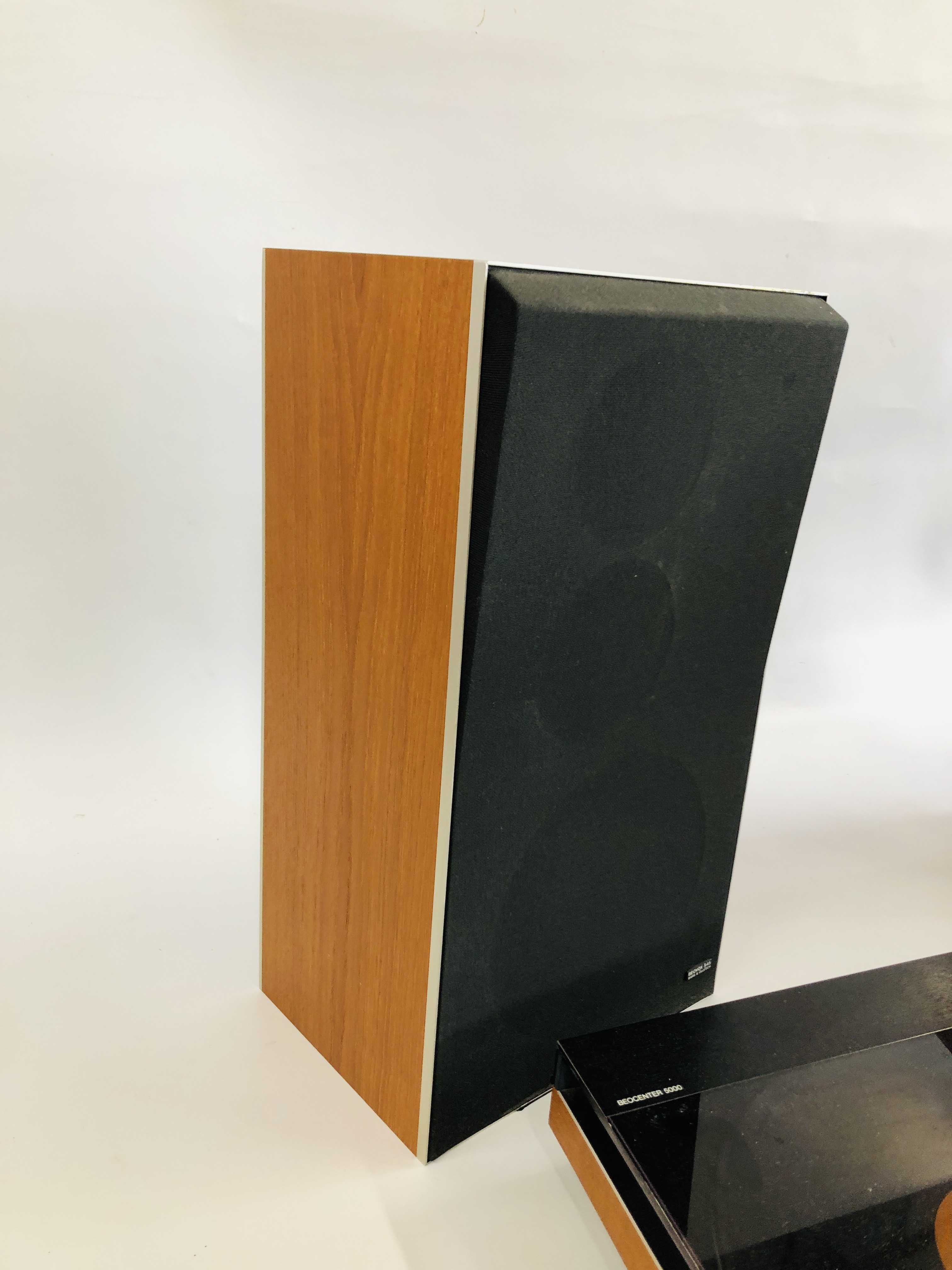 A BANG & OLUFSEN BEOCENTRE 5000 COMPLETE WITH A PAIR OF BEOVAX 545 SPEAKERS - SOLD AS SEEN. - Image 10 of 11