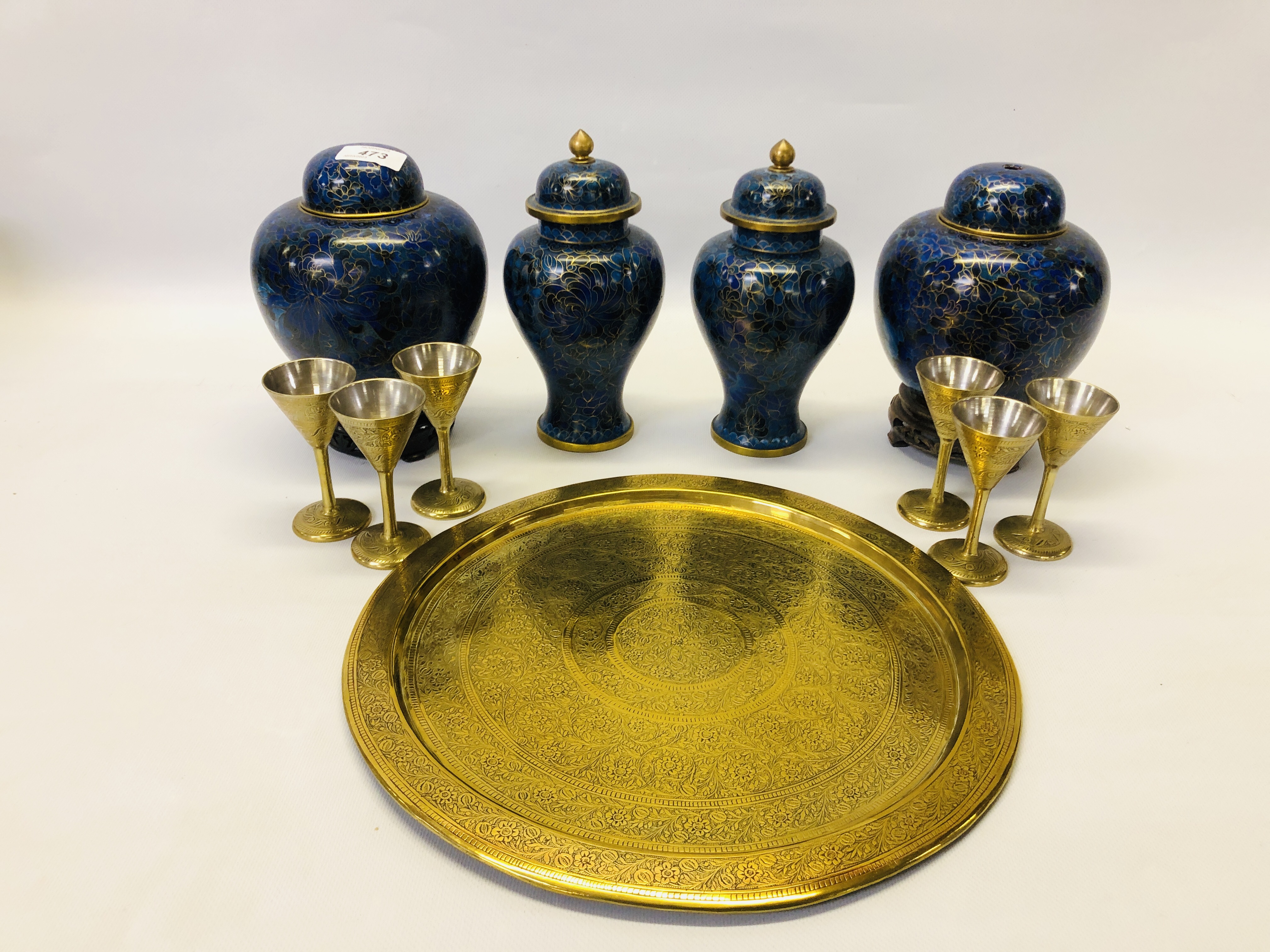 A PAIR OF ORIENTAL BRASS AND BLUE ENAMELLED CLOISONNE COVERED URNS H 20CM AND A PAIR OF MATCHING