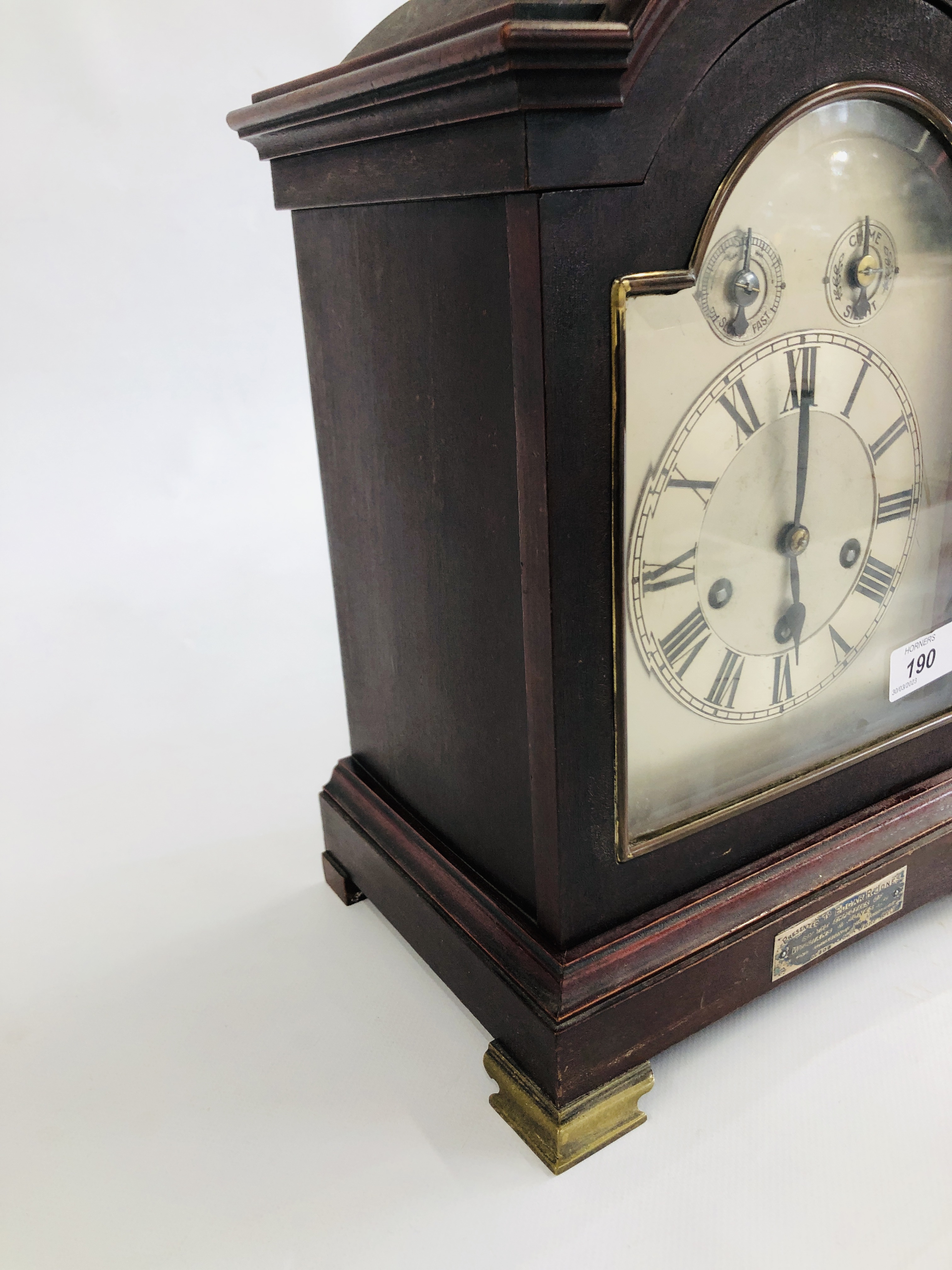 AN ANTIQUE WESTMINSTER CHIMING BRACKET CLOCK, - Image 6 of 9