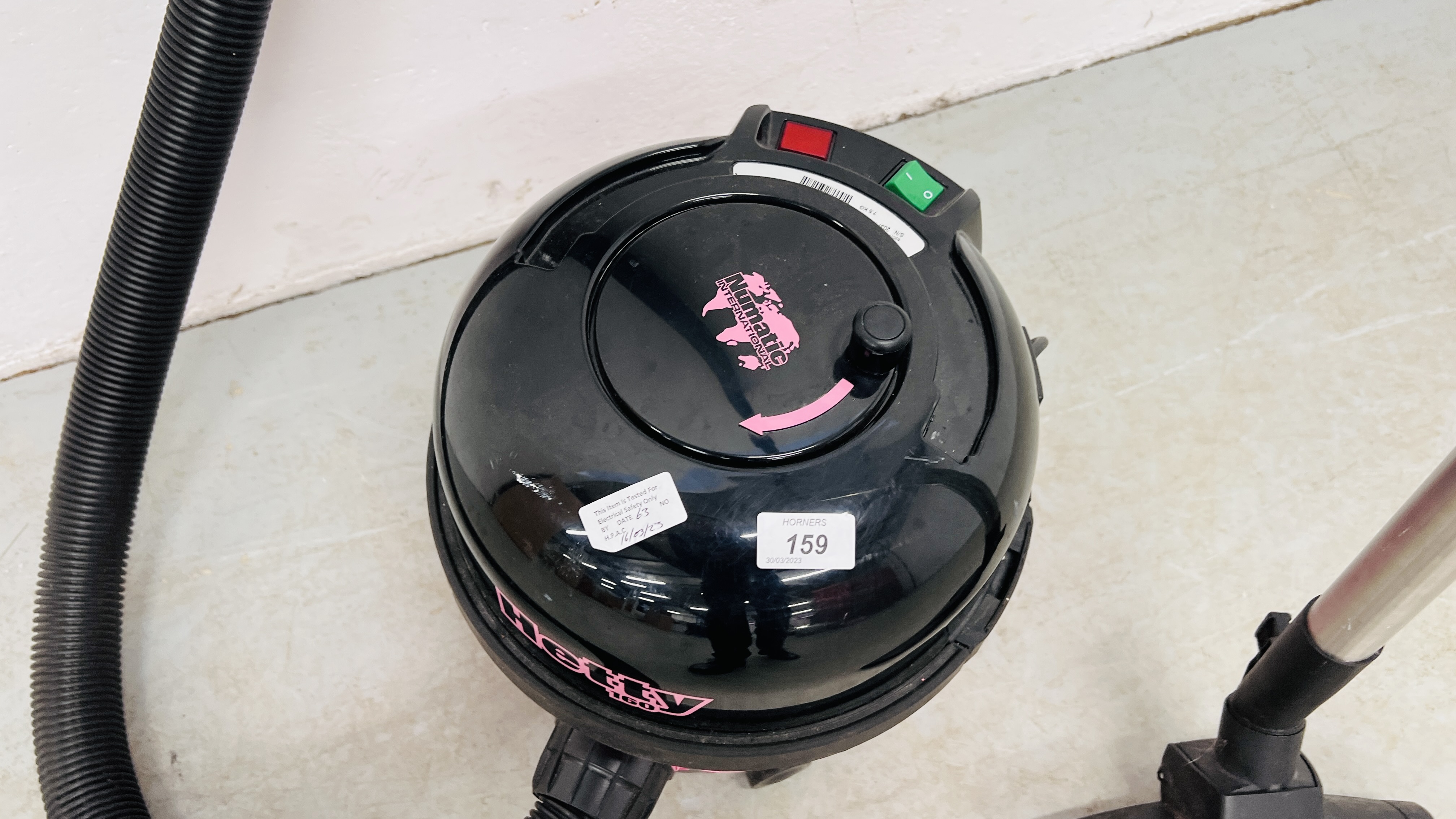 PNEUMATIC "HETTY" VACUUM CLEANER - SOLD AS SEEN. - Image 3 of 4