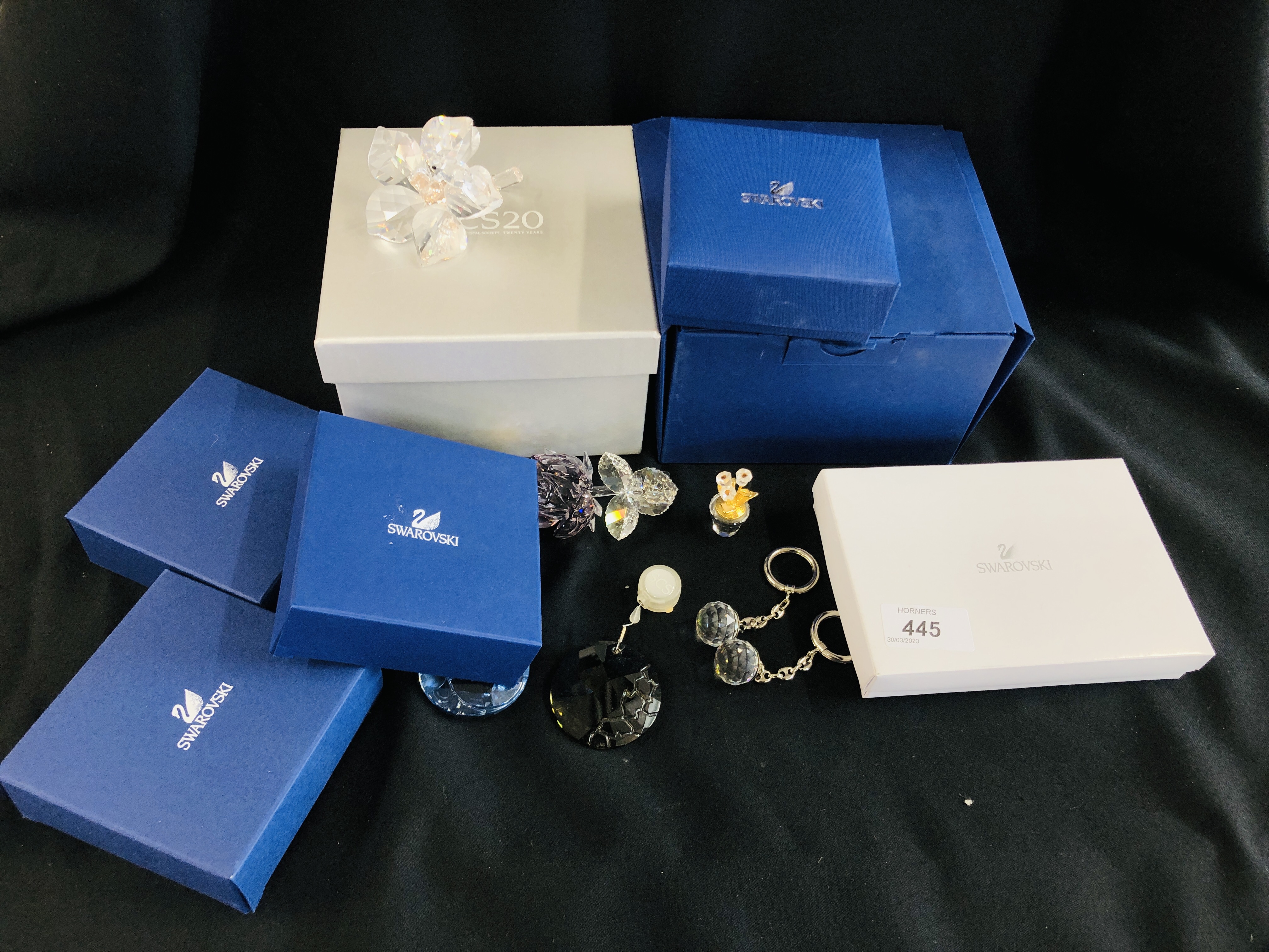 A COLLECTION OF SWAROVSKI TO INCLUDE VARIOUS BOXED EXAMPLES, WINDOW DECORATIONS, CANDLE HOLDER, - Image 8 of 9