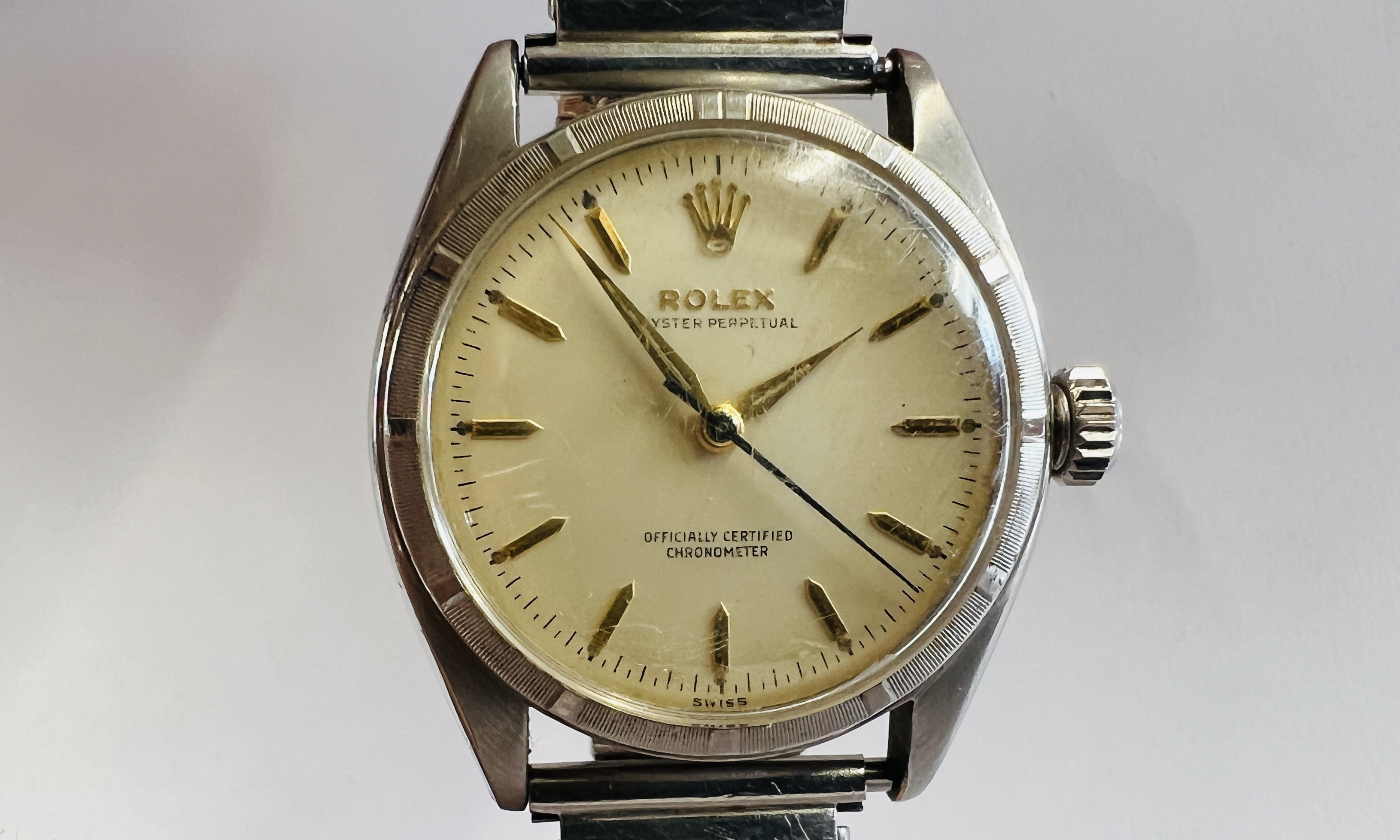 A 1960's ROLEX OYSTER PERPTUAL AUTOMATIC WRIST WATCH ON EXPANDABLE STRAP STAMPED 6085 MODEL F D E - Image 8 of 19