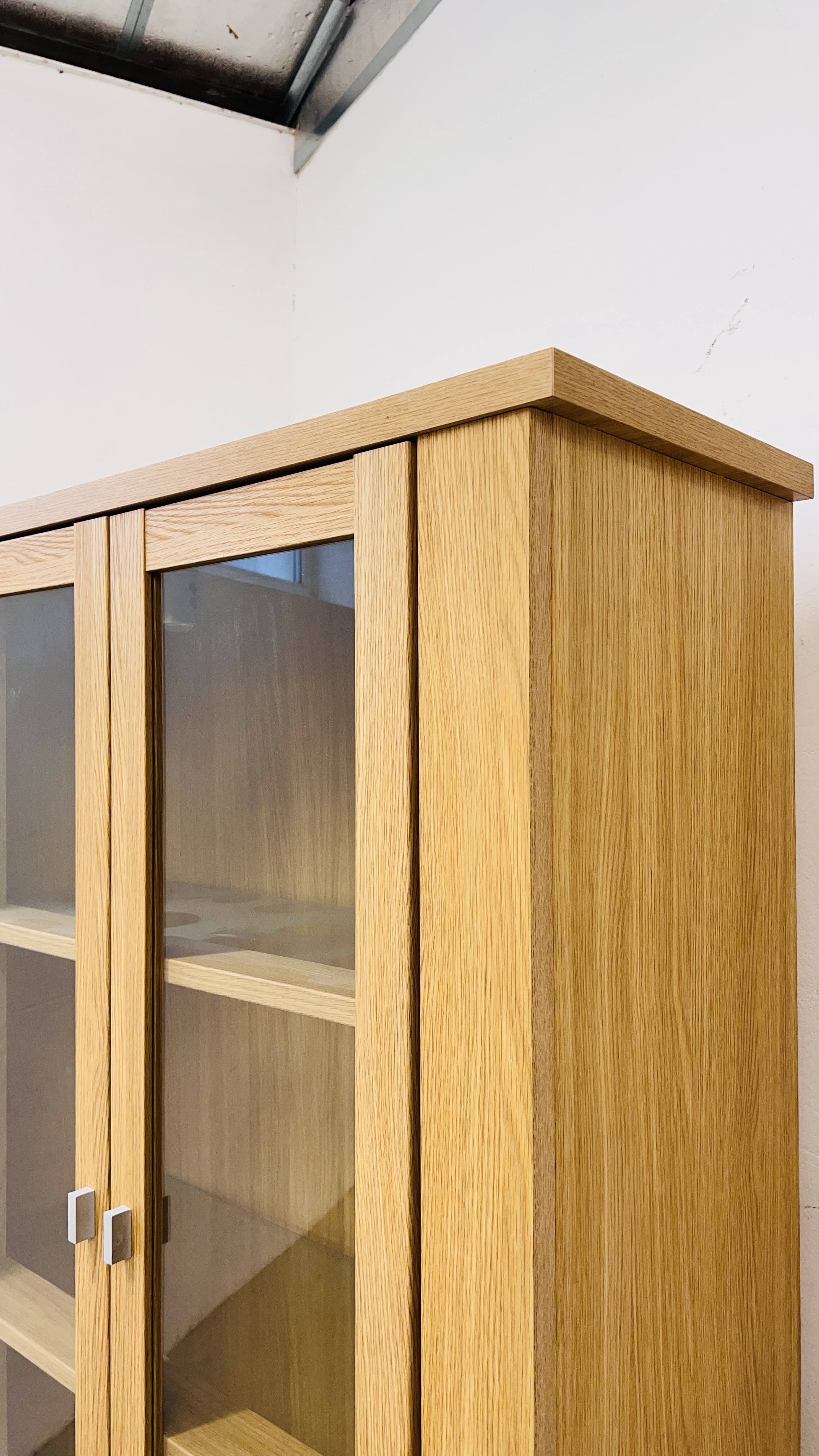 A MODERN LIGHT OAK FINISH DISPLAY CABINET WITH CUPBOARD BASE - W 100CM. D 40CM. H 188CM. - Image 6 of 8