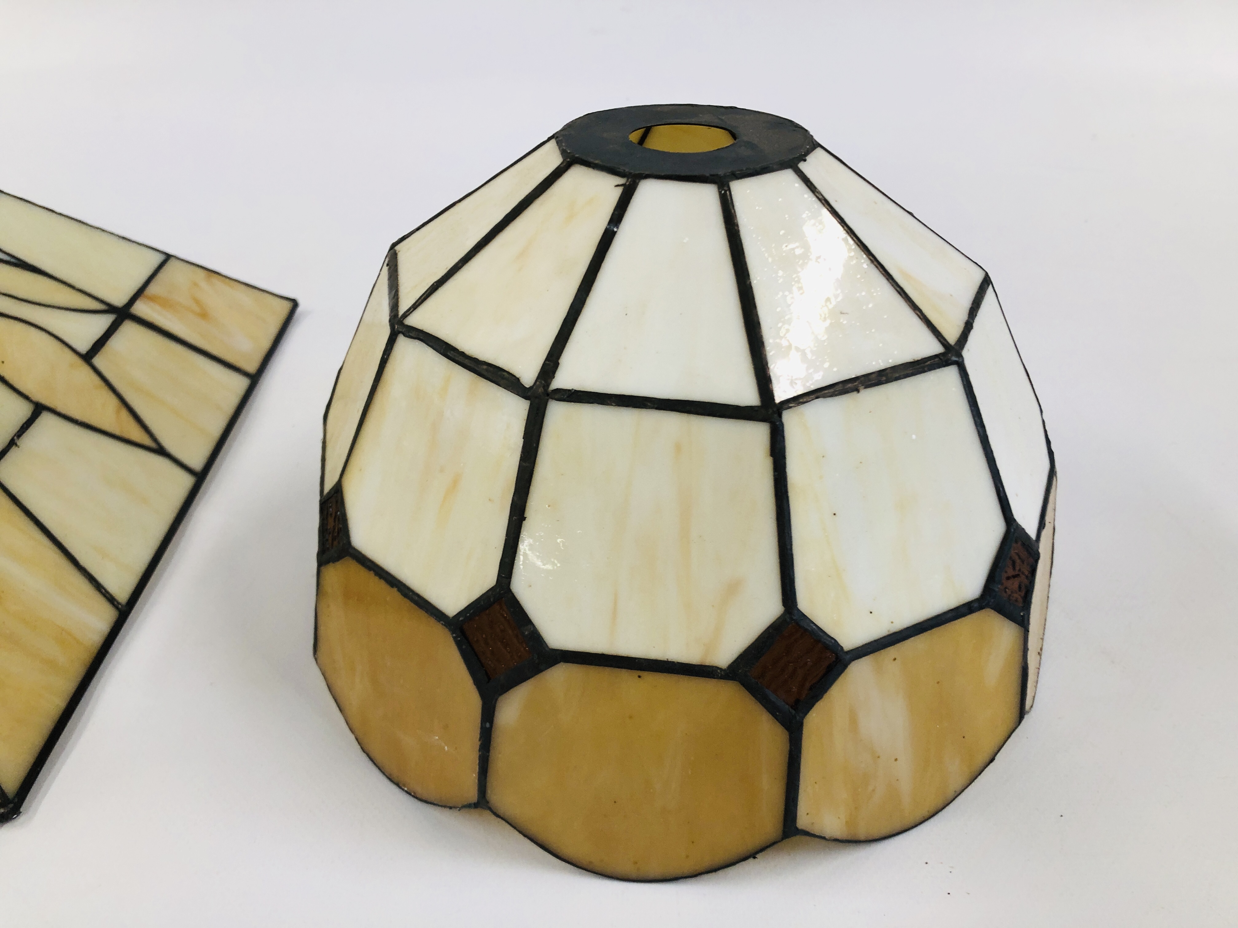 2 X TIFFANY STYLE LAMP SHADES INCLUDING CIRCULAR AND SQUARE BOXED. - Image 2 of 6