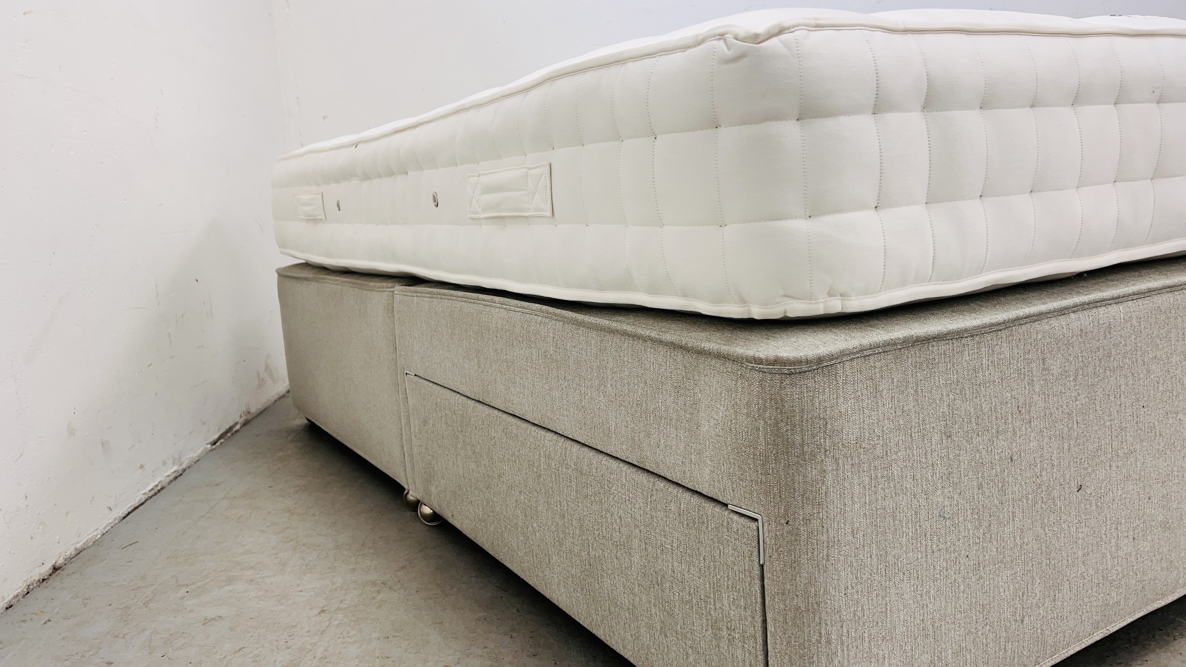RELYON DOUBLE DIVAN BED WITH HAND CRAFTED HAMSTEAD POCKET SPRUNG MATTRESS AND DRAWER BASE. - Image 8 of 8