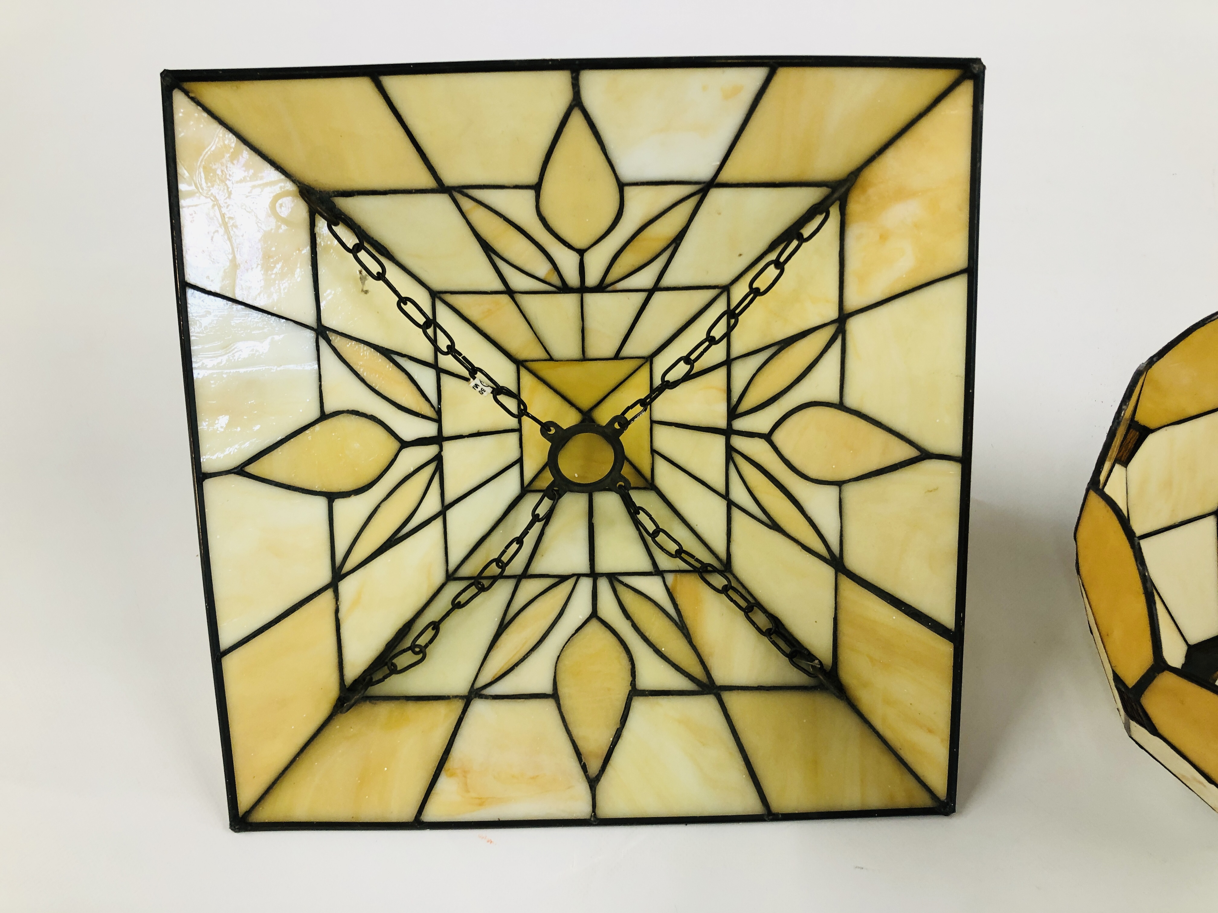 2 X TIFFANY STYLE LAMP SHADES INCLUDING CIRCULAR AND SQUARE BOXED. - Image 6 of 6