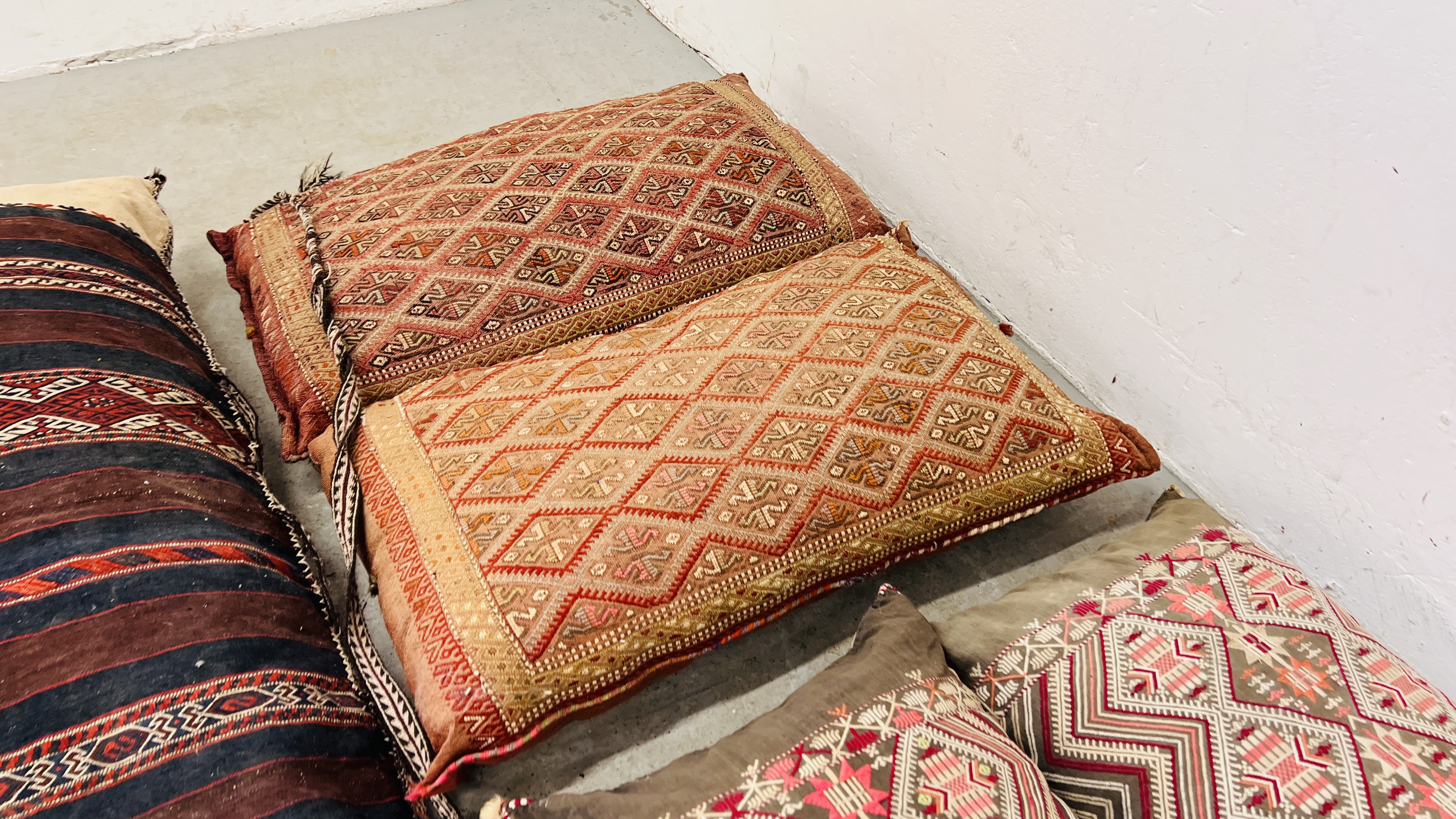 TWO PAIRS OF MIDDLE EASTERN HANDCRAFTS CUSHIONS ALONG WITH A FURTHER LARGER FLAT WEAVE EXAMPLE - Image 4 of 6