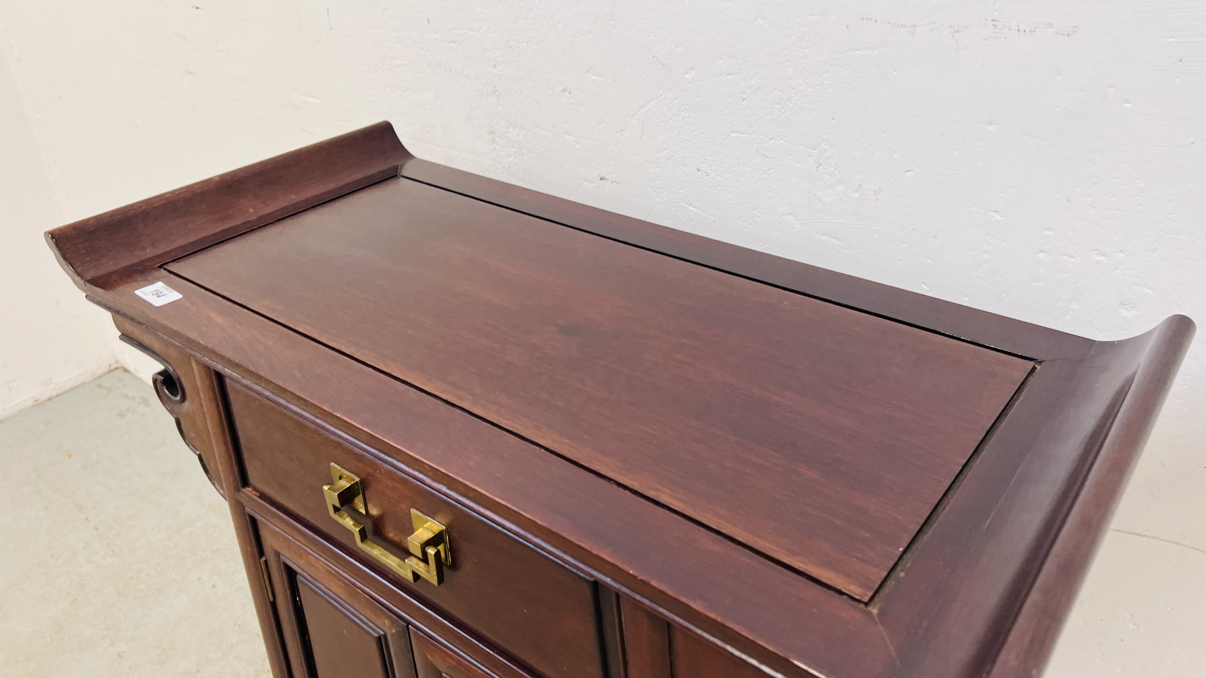 A CHINESE HARDWOOD ALTAR CABINET WITH SINGLE DRAWER AND BRASS HANDLES, W 76CM, D 36CM, H 80CM. - Image 3 of 8