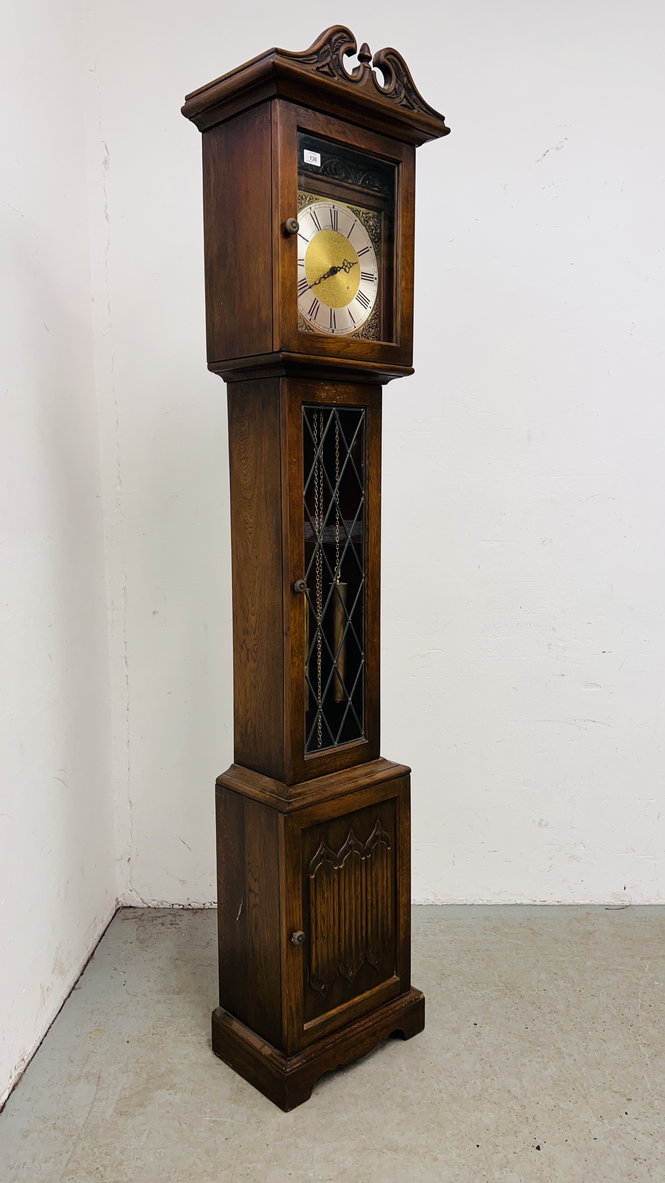 A REPRODUCTION OAK LONG CASE CLOCK WITH LINEN FOLD DETAIL. - Image 7 of 7